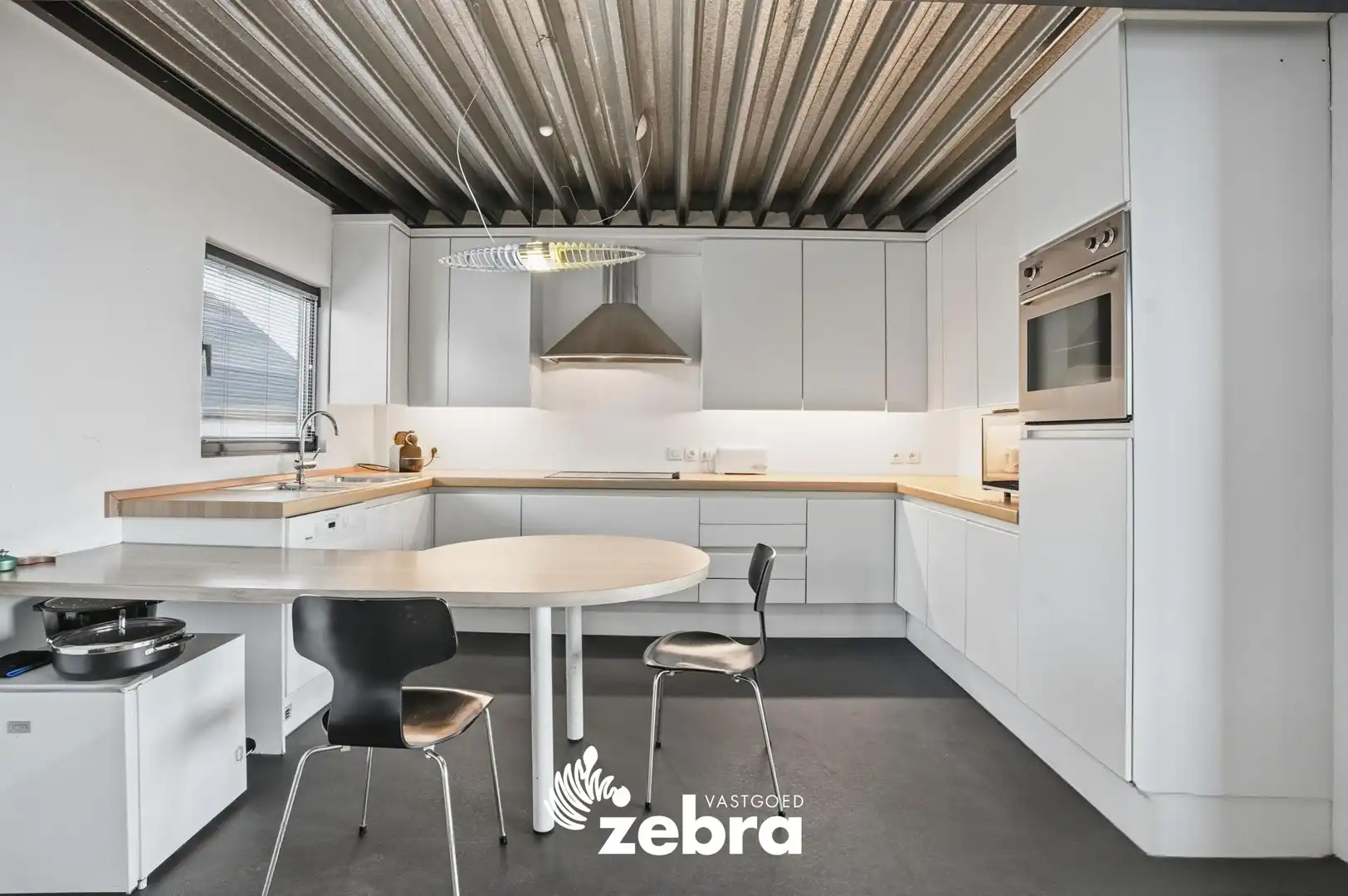 Unieke woning nabij het centrum van Meulebeke! foto 18