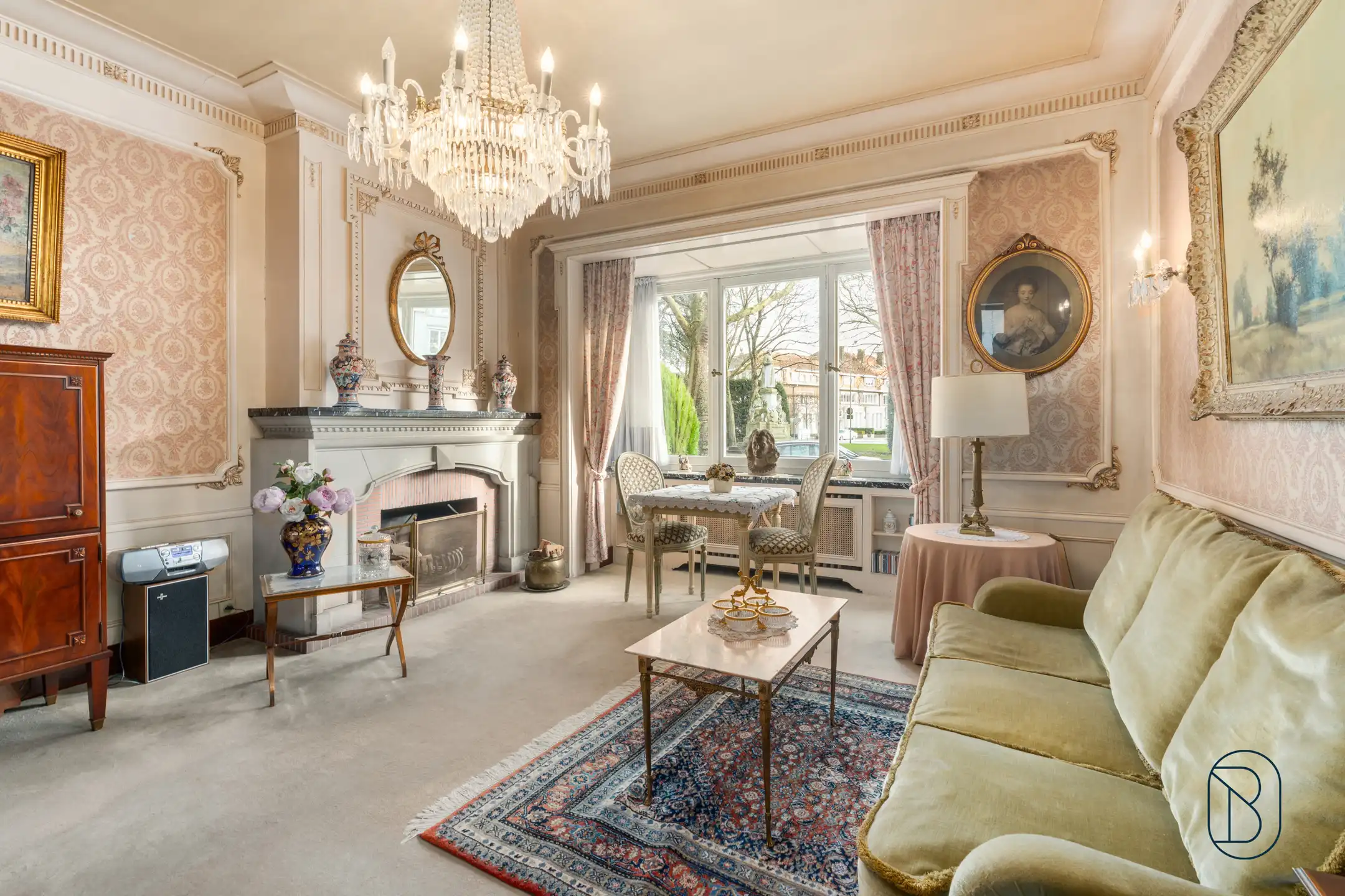 Topgelegen op te frissen herenwoning met ruime garage foto 6