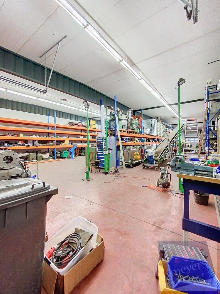 Bedrijfsgebouw op topligging in Bocholt – multifunctioneel geheel op 9.985 m² foto 12