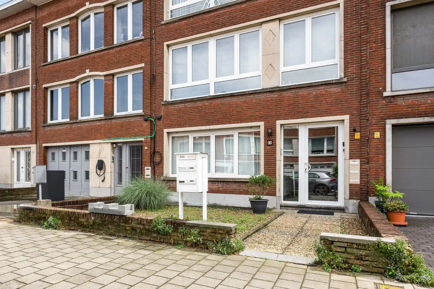 Instapklaar gelijkvloers appartement met zonnige tuin foto 19