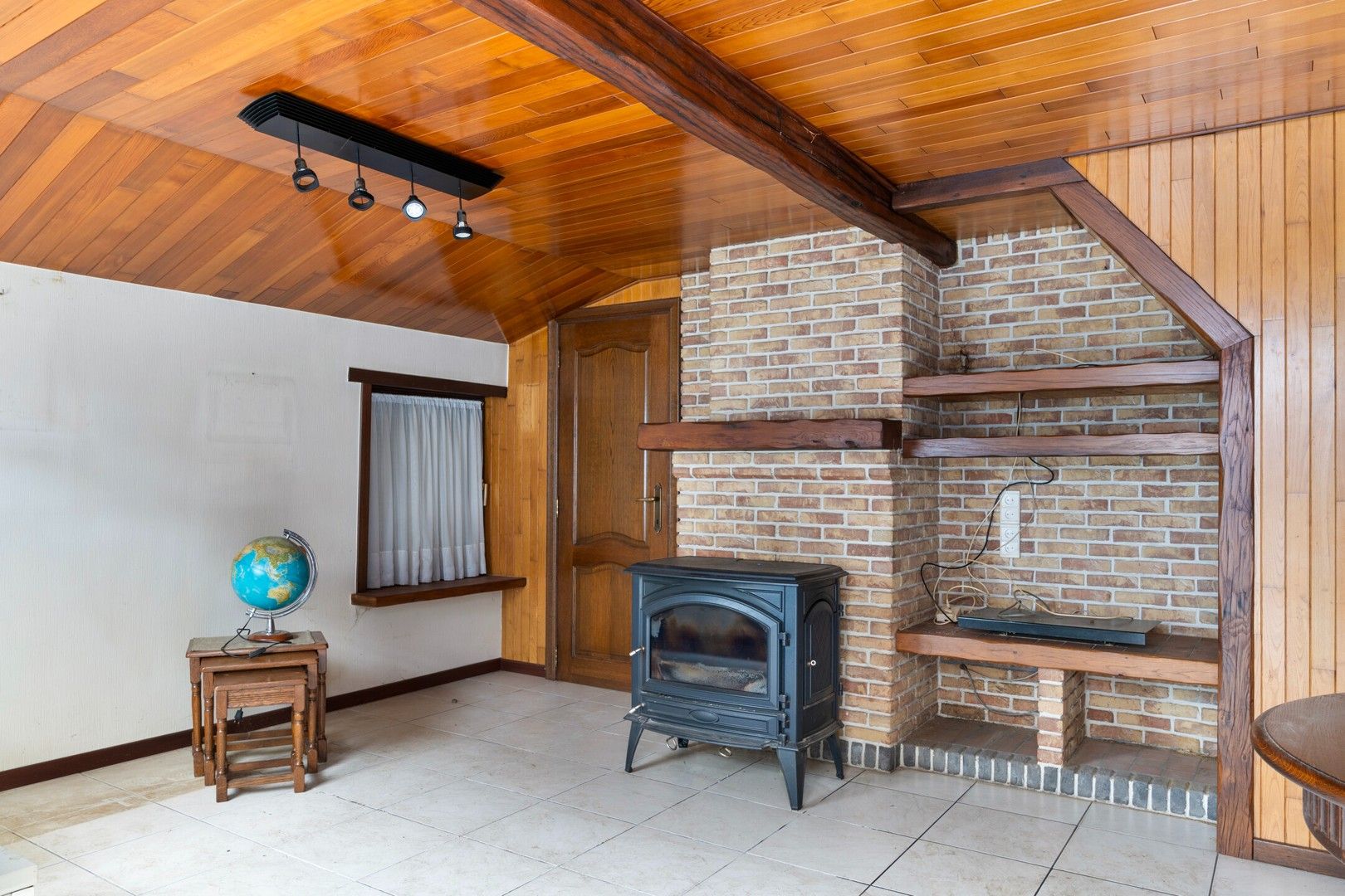 HEEL RUSTIG GELEGEN - TE RENOVEREN - WOONHUIS MET 4 SLPK, TUIN EN TUINBERGING foto 11