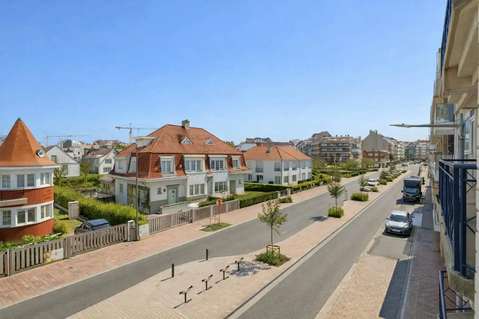 Ruim appartement met 3 slaapkamers te koop in Knokke foto 2
