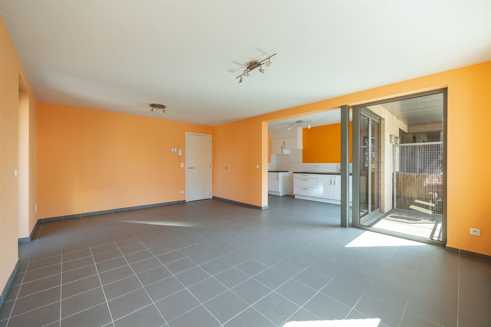 2 slpk app. met ondergrondse parkeerplaats foto 3