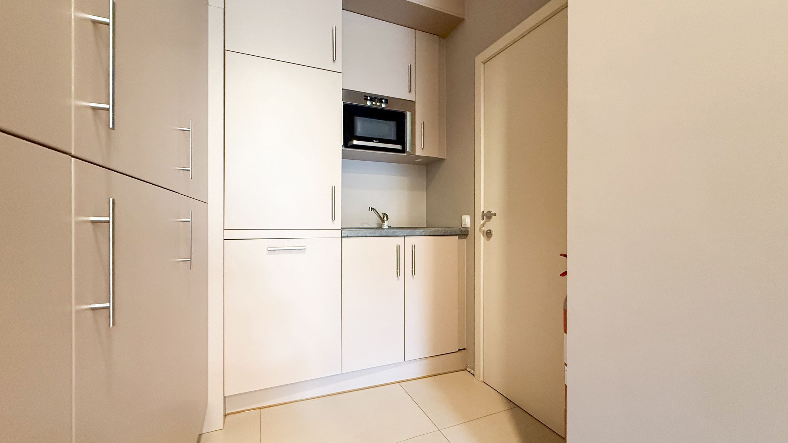 Opbrengsteigendom met Appartement en kantoorruimte! foto 12