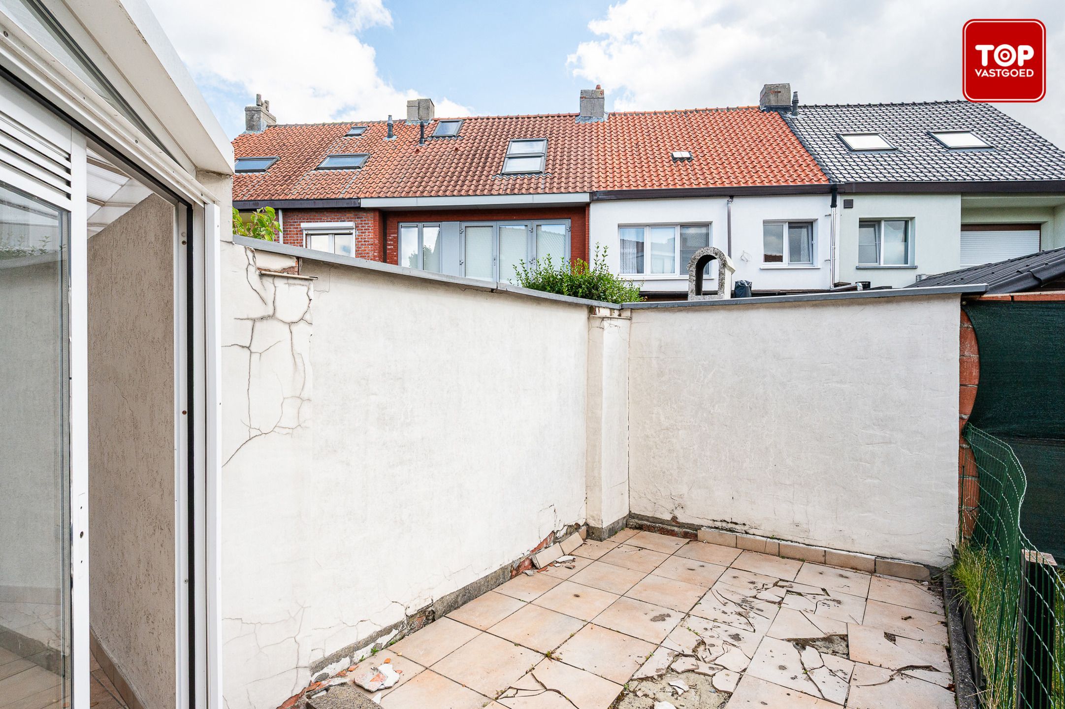 Te renoveren half open woning met tuin en garage. foto 27