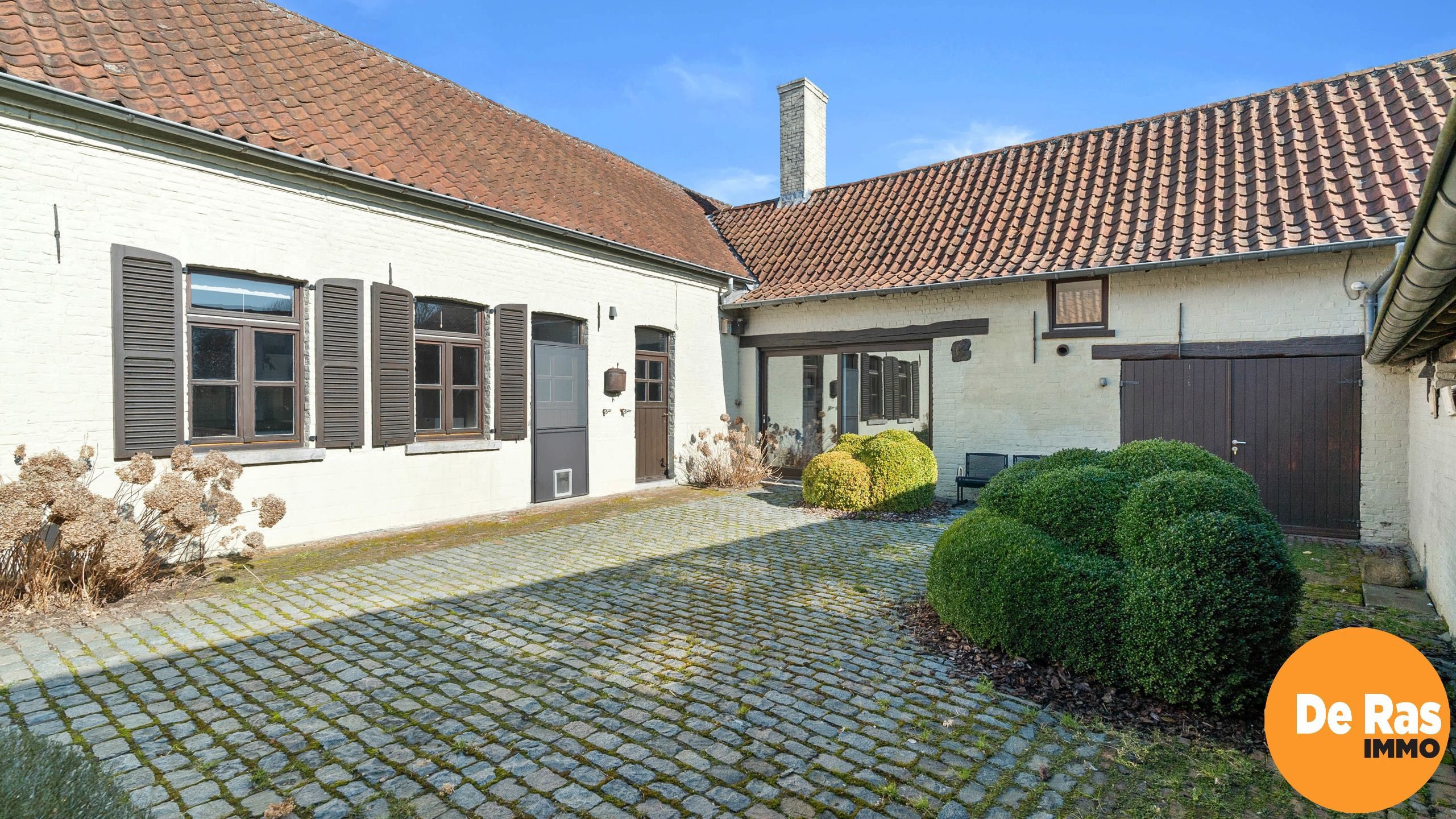 Charmante vierkantshoeve in het landelijke Aaigem op 1515 m² foto 2