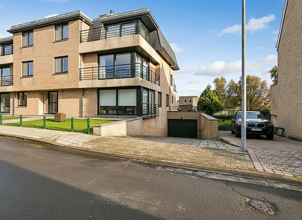 Goedgelegen garagebox te koop te Duinenweg in Middelkerke! foto 2