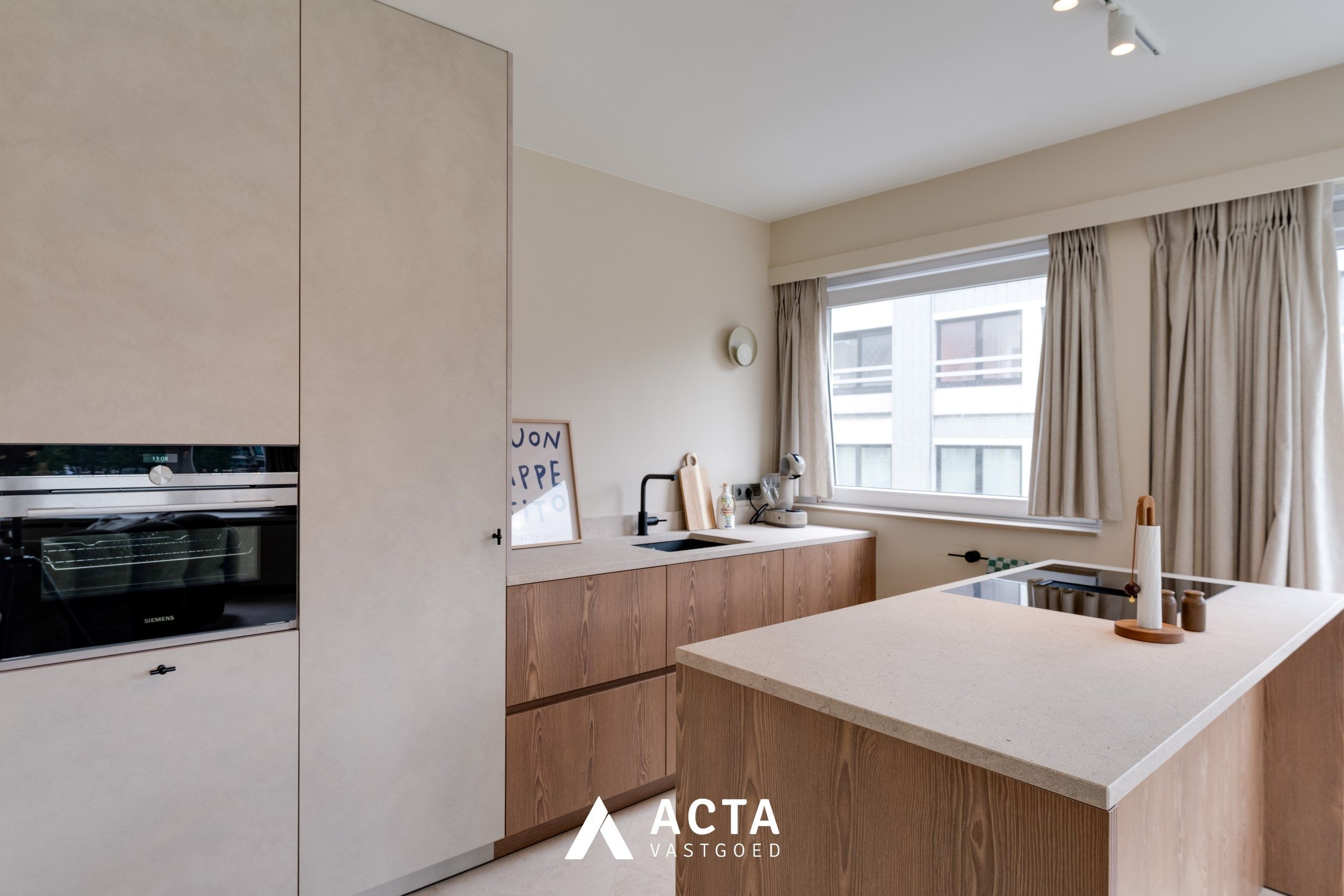 Subliem gerenoveerd appartement met twee slaapkamers op het Leopold I Plein foto 10