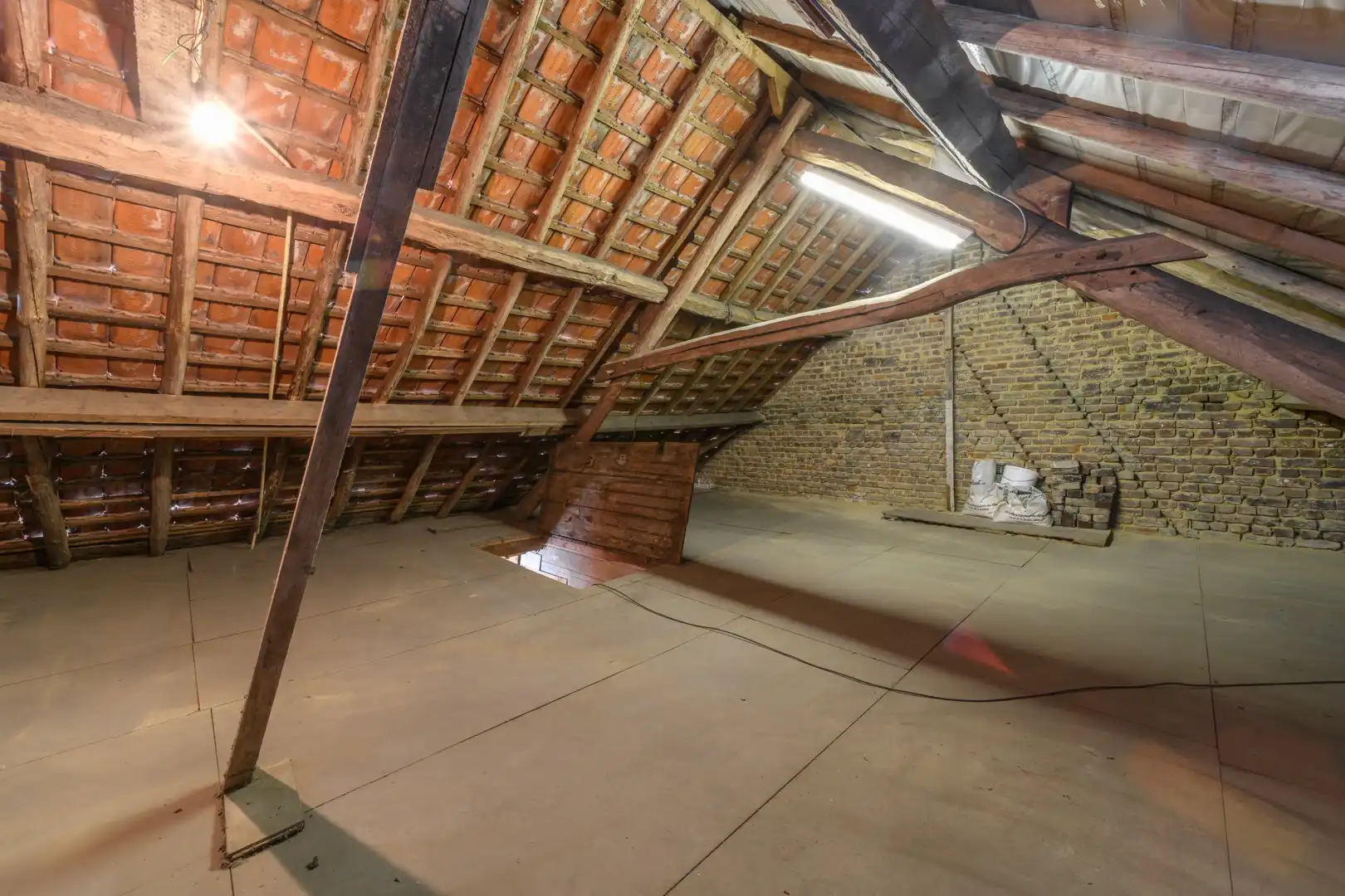 Te renoveren gezinswoning met tuin te Mere foto 24