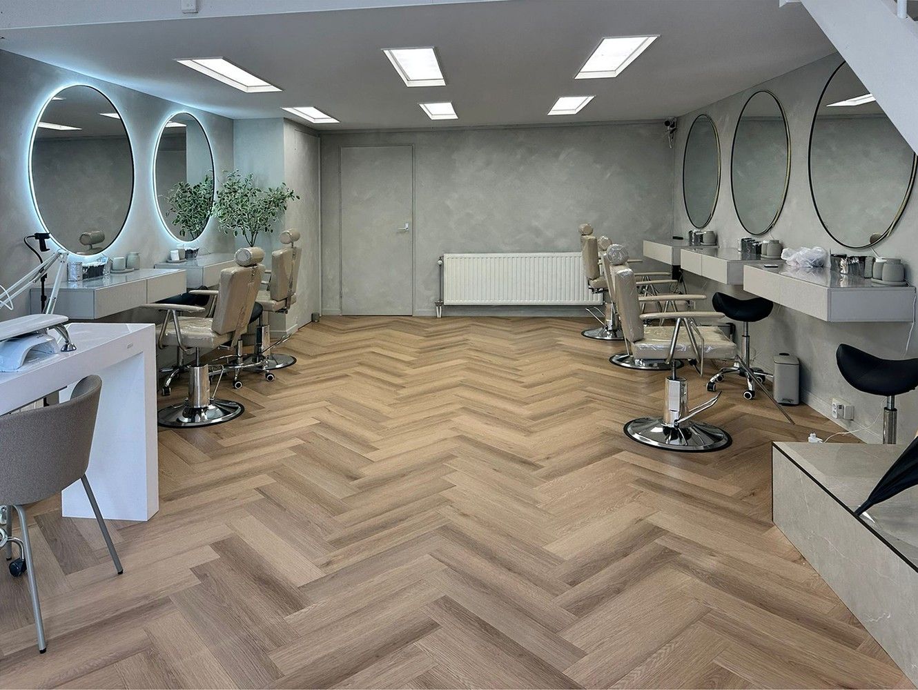 Zeer ruime en lichtrijke handelsgelijkvloers in Deurne! foto 2