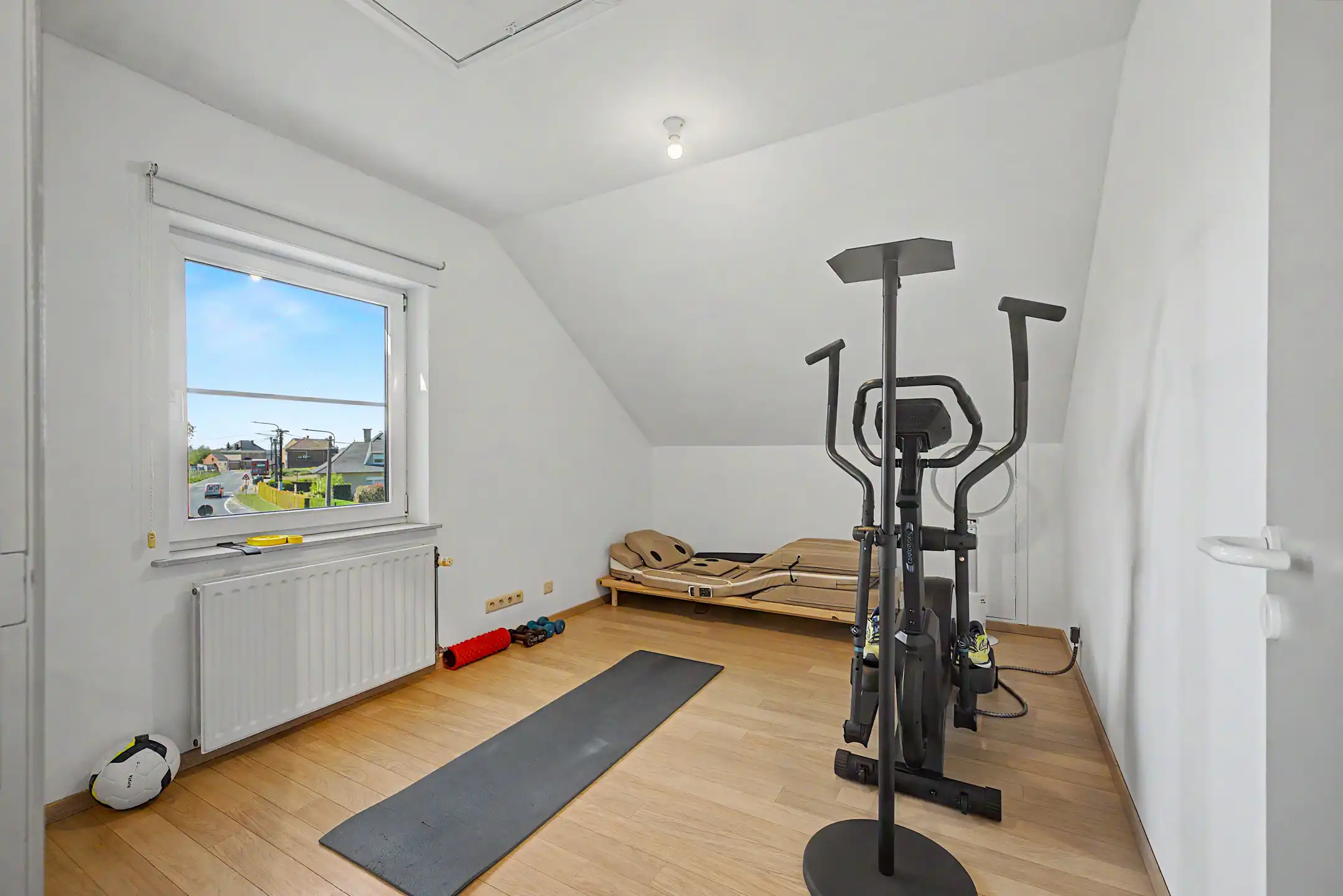 Instapklare woning met zwembad en prachtig vergezicht foto 25