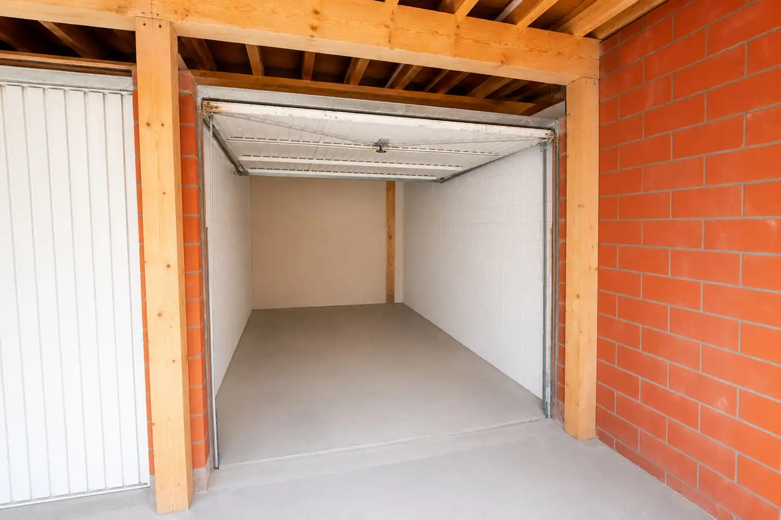 GARAGEBOX IN CENTRUM OOSTENDE foto {{pictureIndex}}