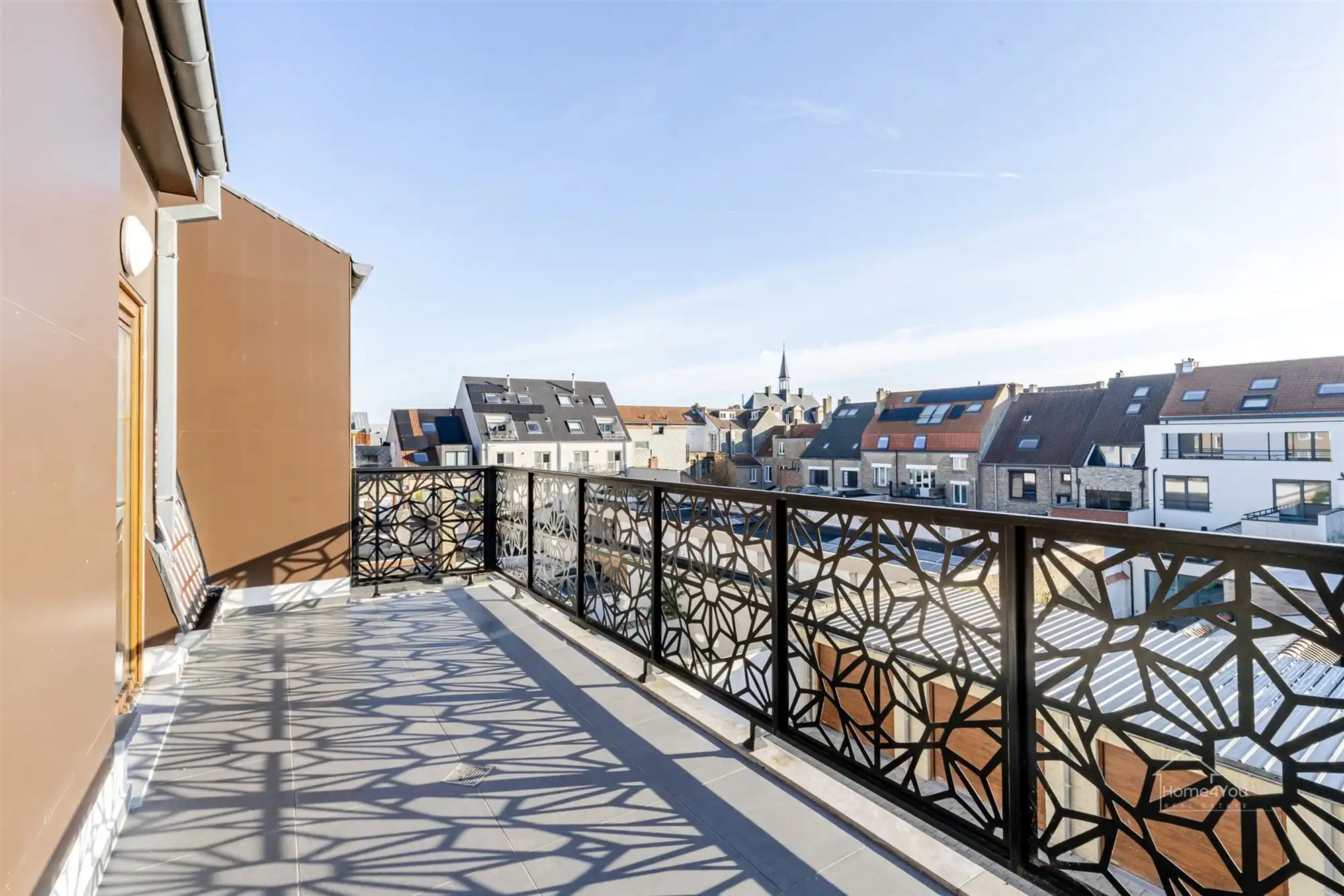 Ruim duplexappartement 4 slaapkamers 2 badkamers!  foto 2