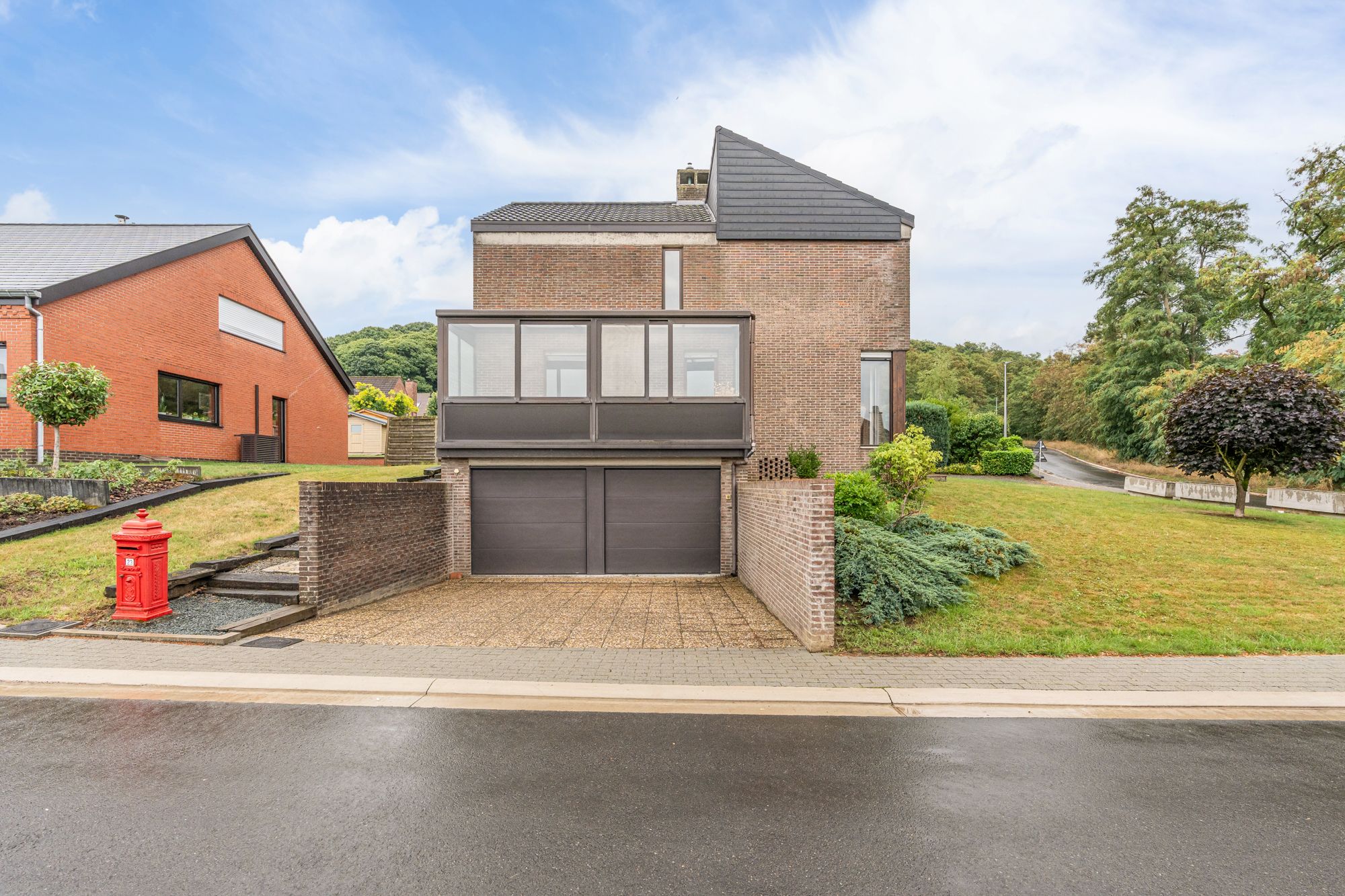 Ruime gezinswoning te koop foto {{pictureIndex}}