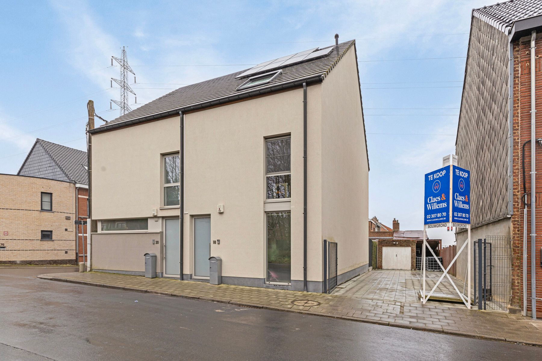 Gezinswoning met 4 slaapkamers, tuin en garage in Halle foto 4