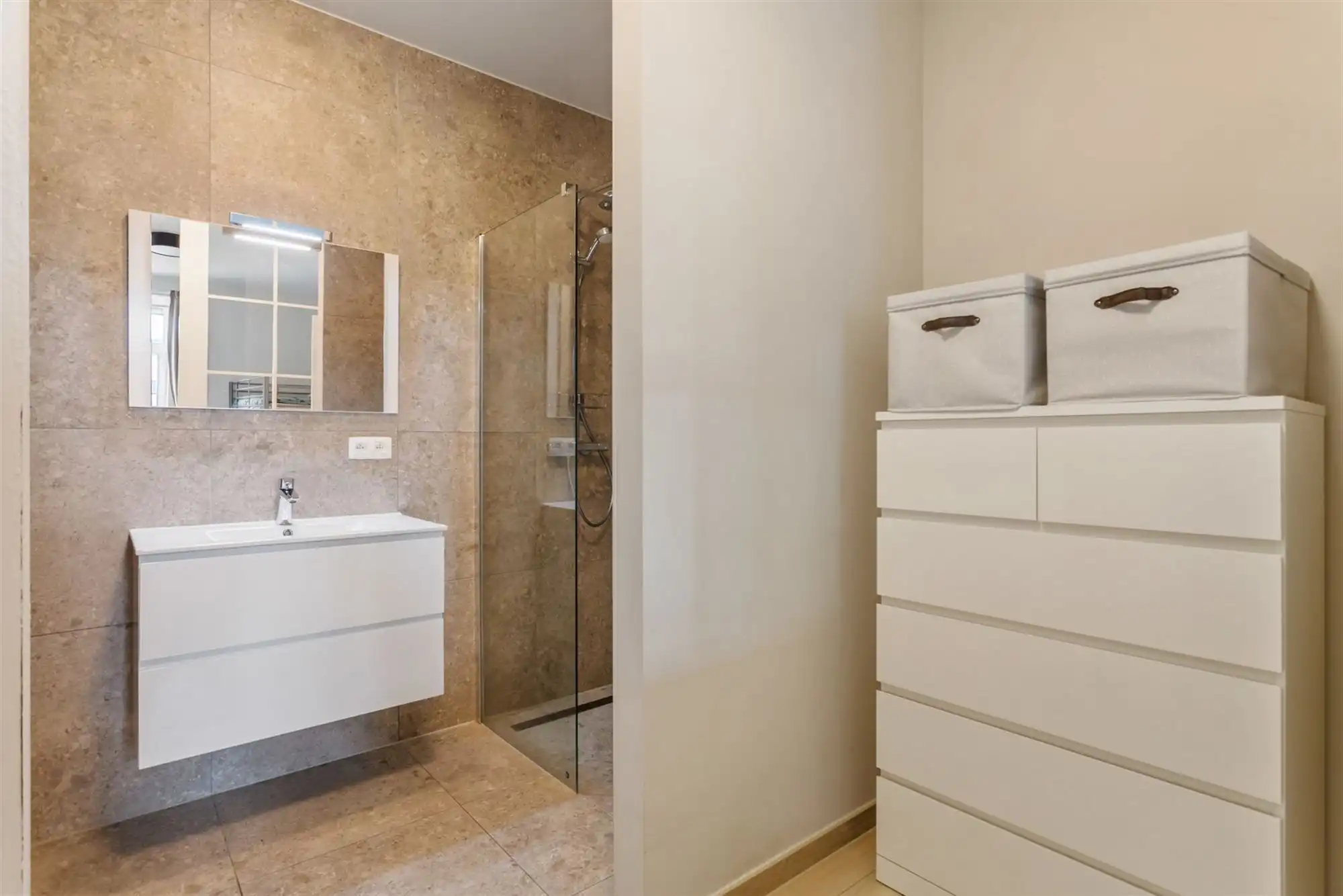 RECENT GELIJKVLOERS APPARTEMENT MET BIJHOREND TERRAS EN RUIME PRIVATE TUIN GELEGEN TE MEERHOUT foto 22