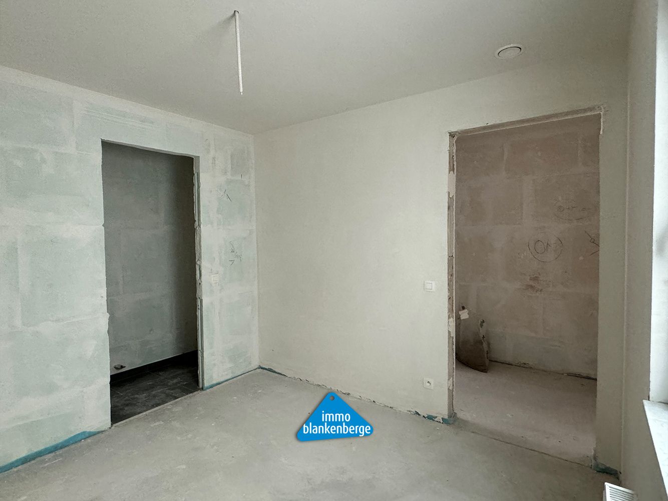 Casco Nieuwbouwappartement met Geïnstalleerde Keuken en Twee Slaapkamers op de Derde Verdieping foto 10