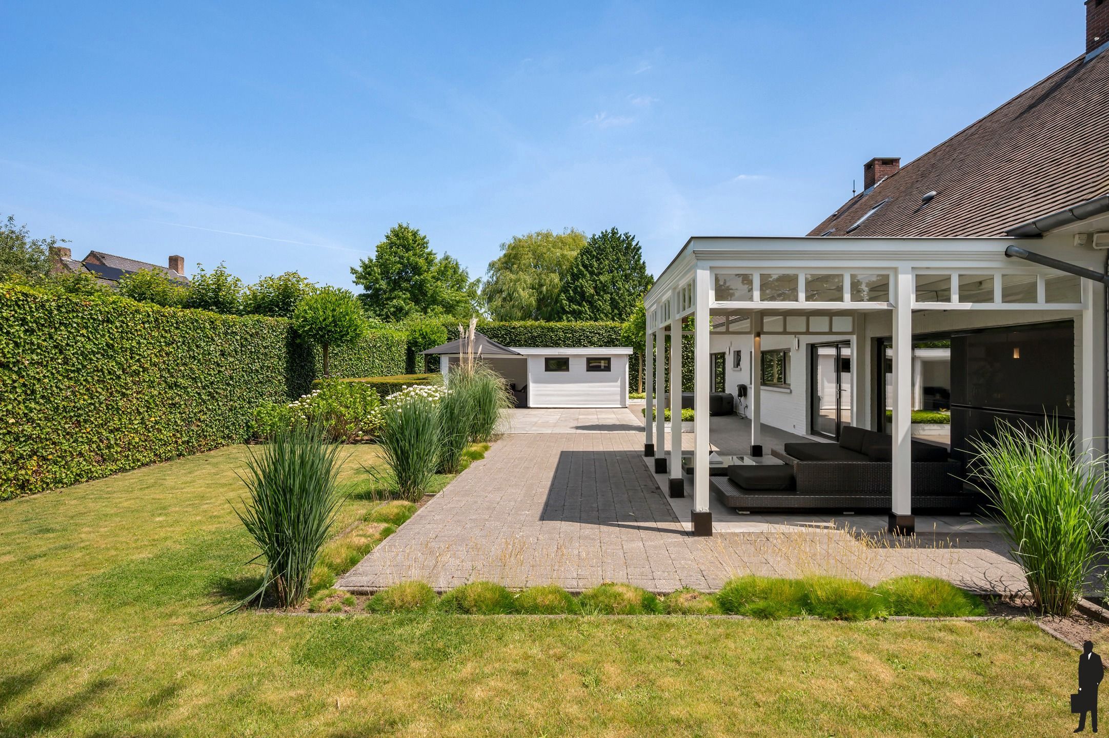 Tijdloze villa op perceel van ca. 1287 m².  foto 31