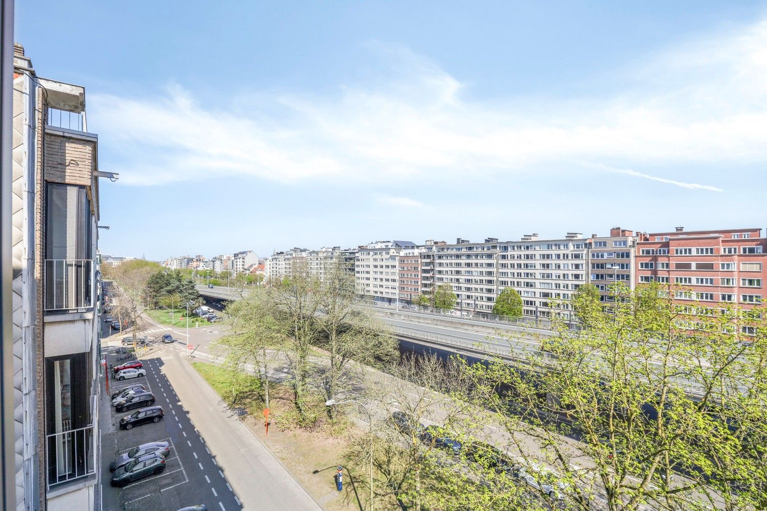 Goed onderhouden, ruim twee slaapkamer appartement met terras foto 13