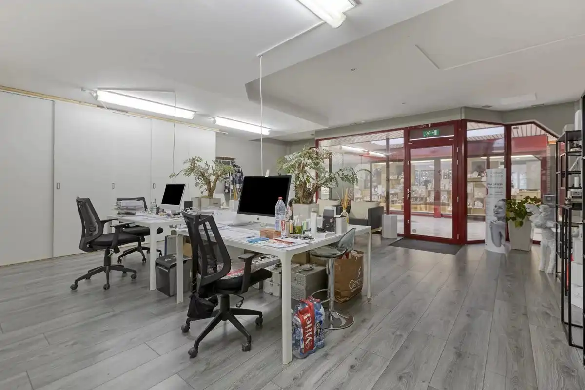 WINKELRUIMTE VAN +/- 80 M²   IN GALERIJ RUBENS IN LANAKEN foto 8
