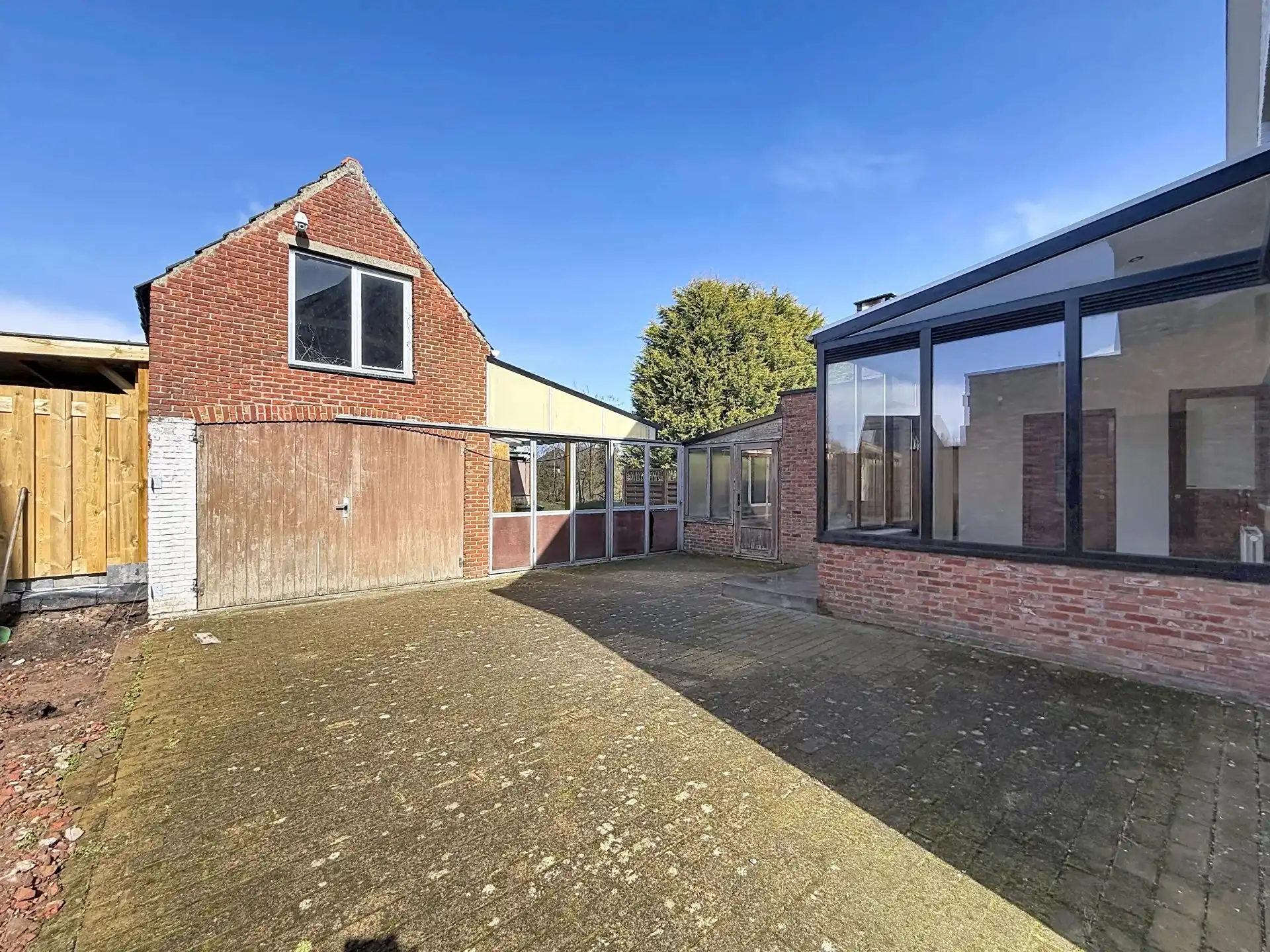 Zeer ruime en verzorgde woning met 5 slaapkamers en 2 badkamers op een groot perceel foto 37