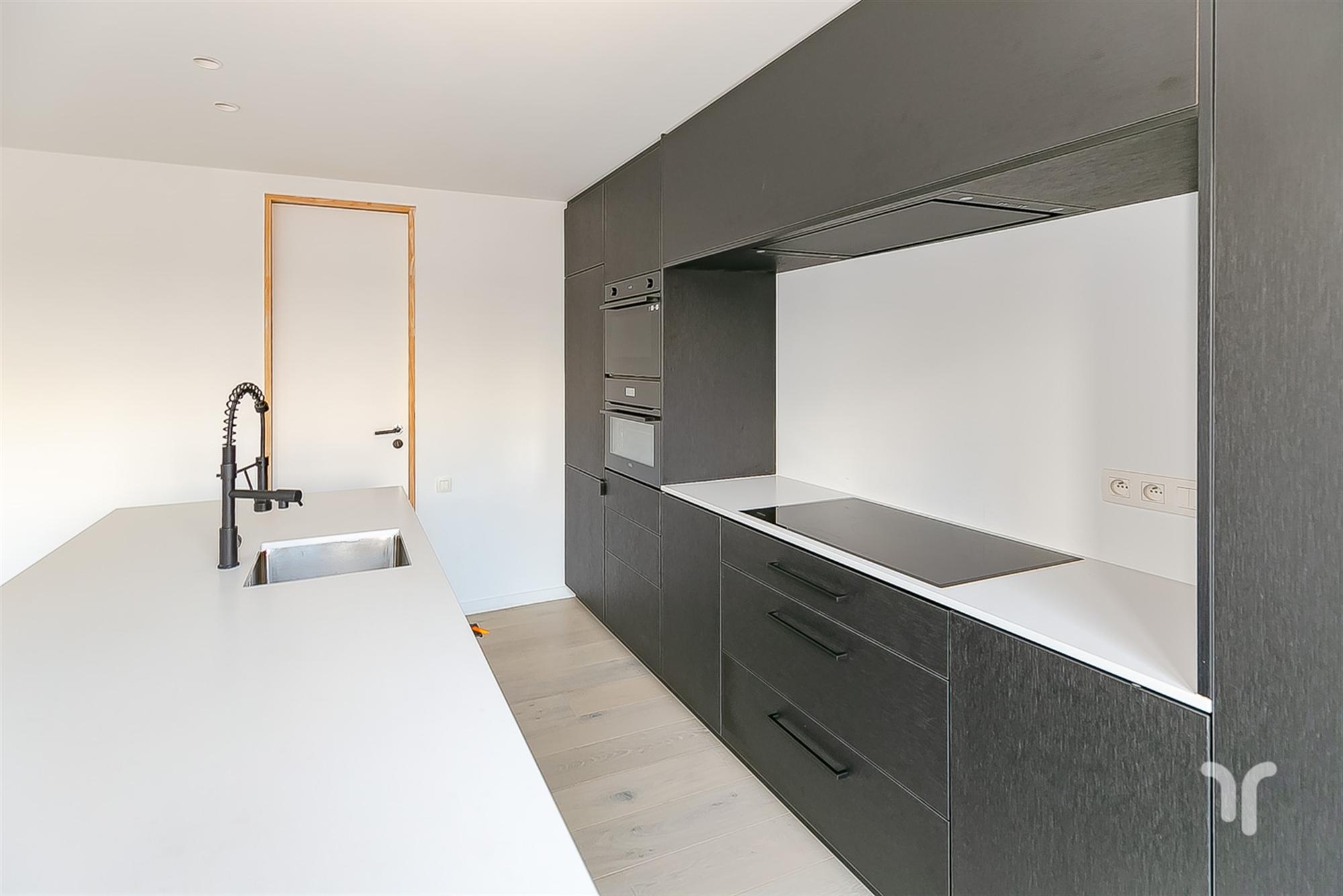 Gerenoveerde luxe-appartementen en penthouse te Christus Koning.  foto 3