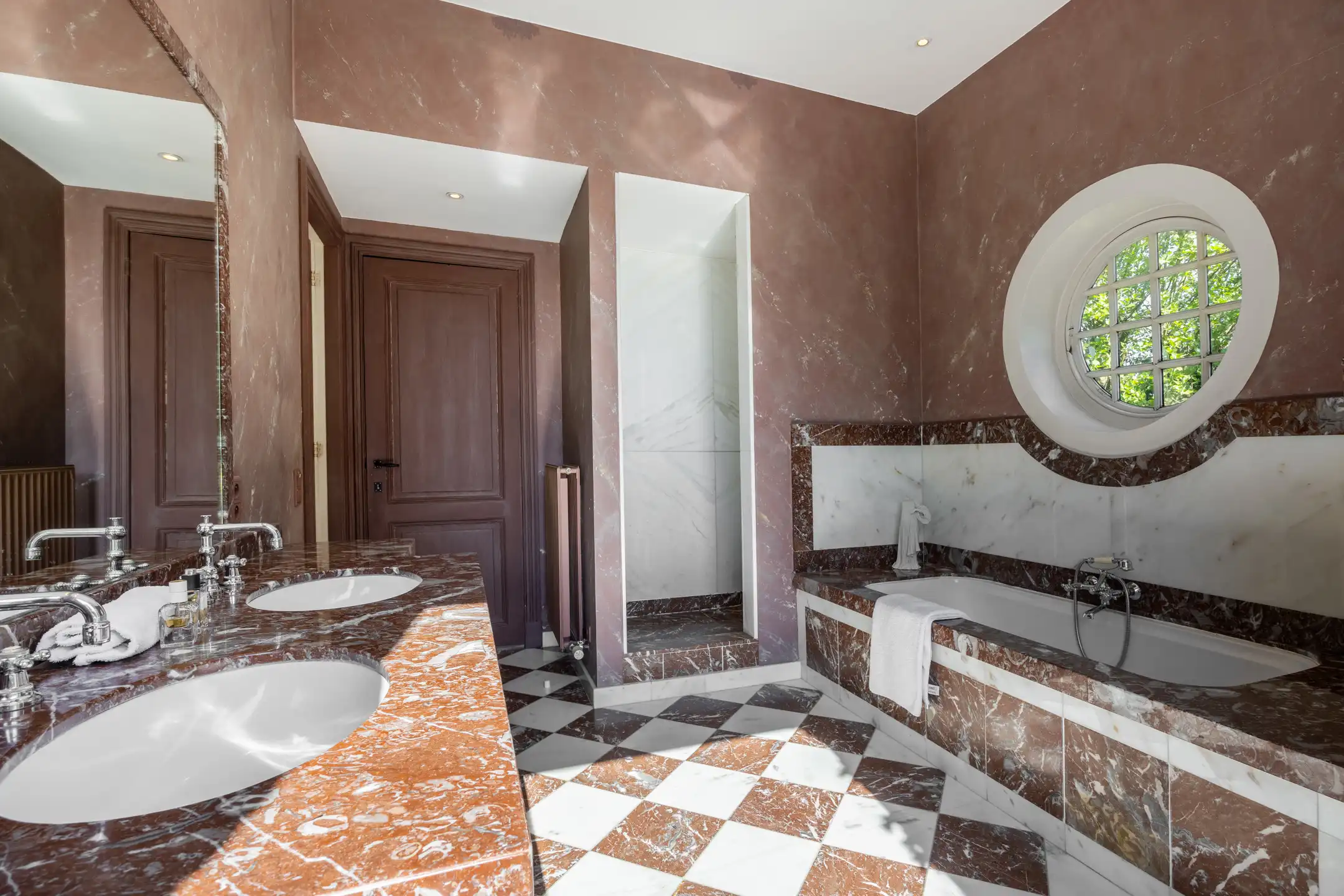 Unieke parel op royaal perceel (3.877 m²) met bouwgrond foto 29