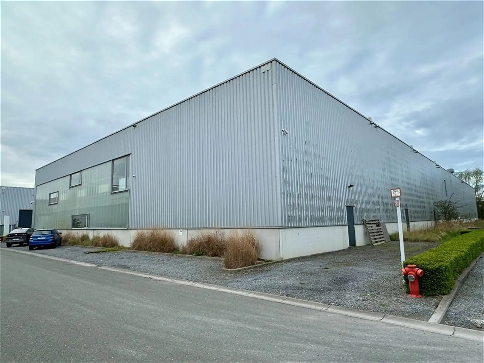 Magazijn met kantoren te koop in Gent nabij R4 foto 3