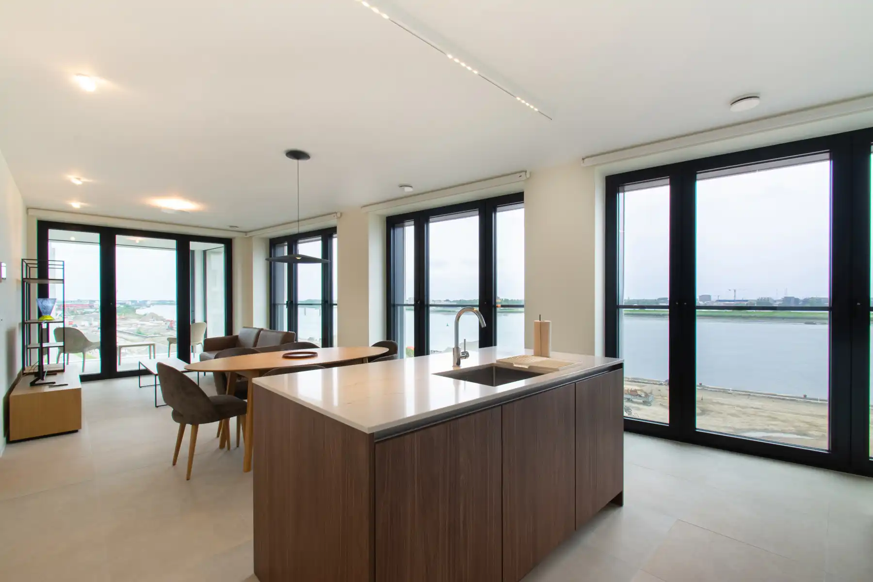 Gemeubeld 2-slaapkamerappartement met uitzicht op de Schelde foto 5