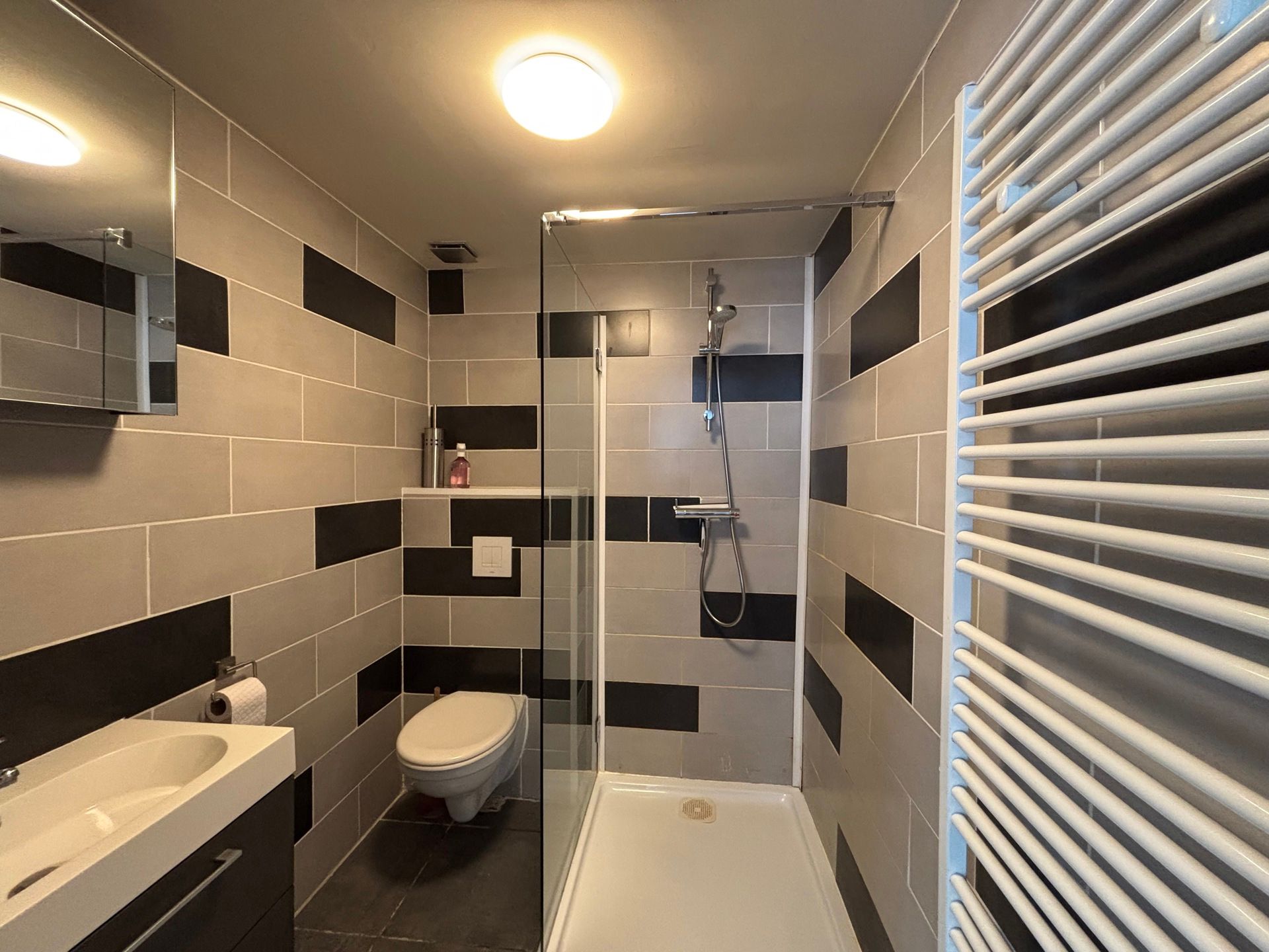 WETTEREN - Hernieuwde rijwoning foto 10