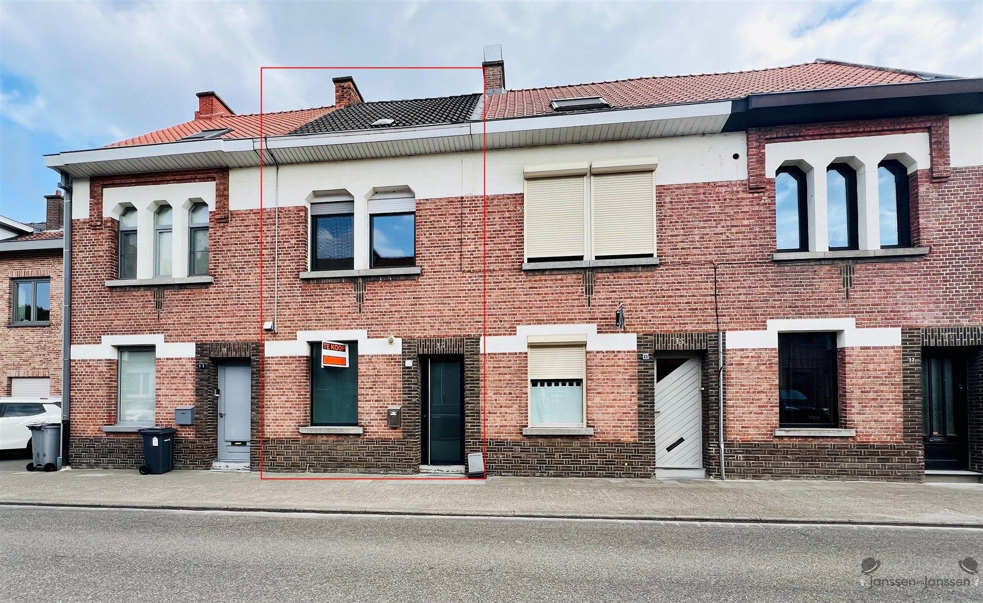 Gerenoveerde rijwoning met 3 slpks & tuin foto {{pictureIndex}}