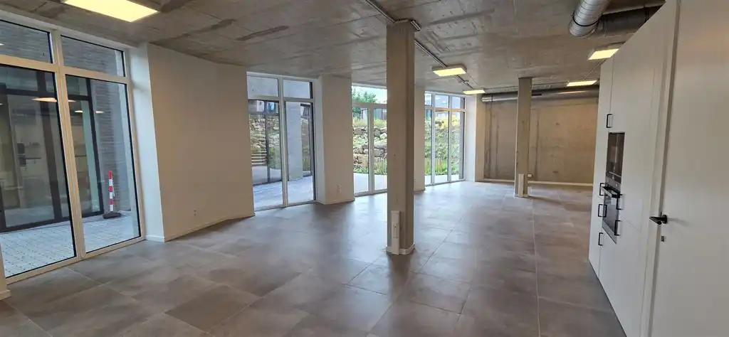 Zeer mooie handelsruimte/kantoor op fantastische locatie foto 3