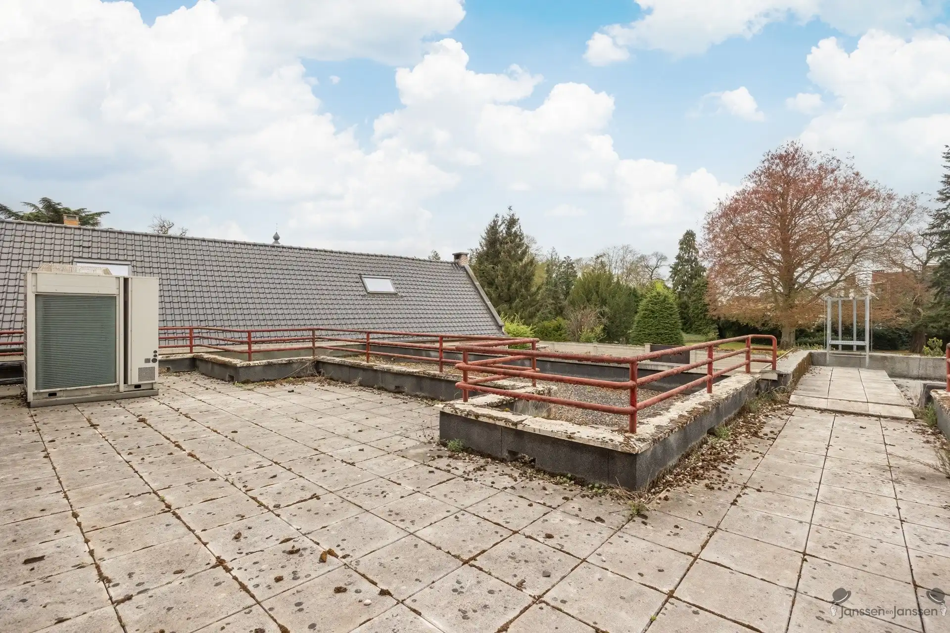 Commercieel gebouw met parkeergelegenheid! foto 34