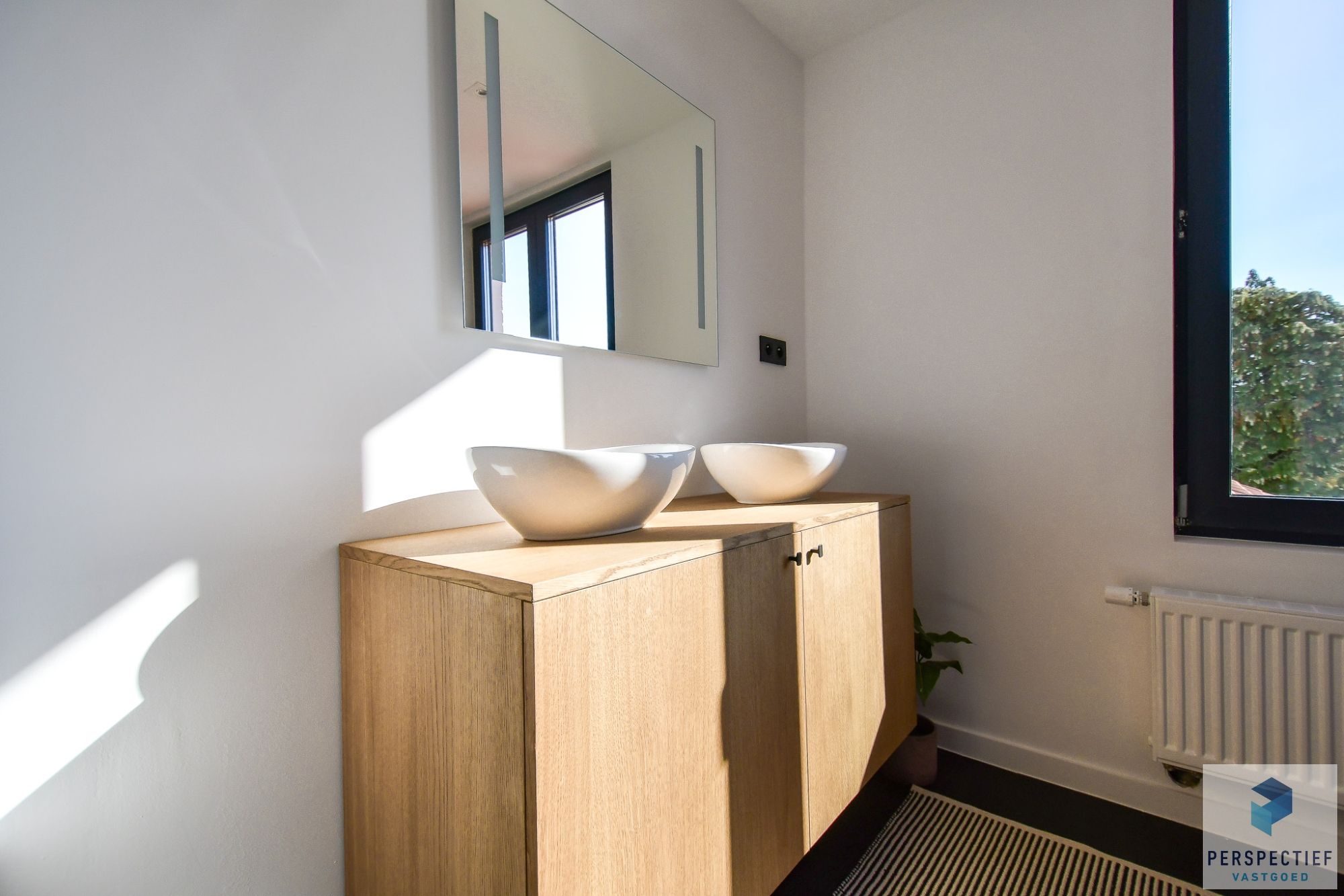 Stijlvol gerenoveerde woning met tuin op toplocatie foto 12