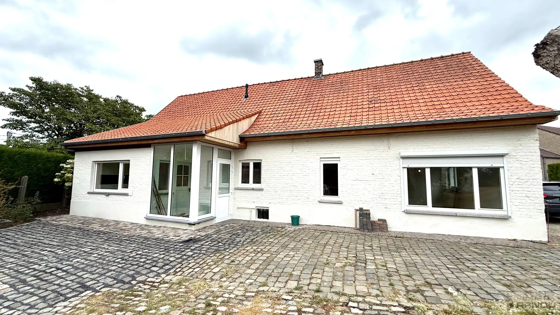 Gerenoveerde gezinswoning met grote tuin foto 12