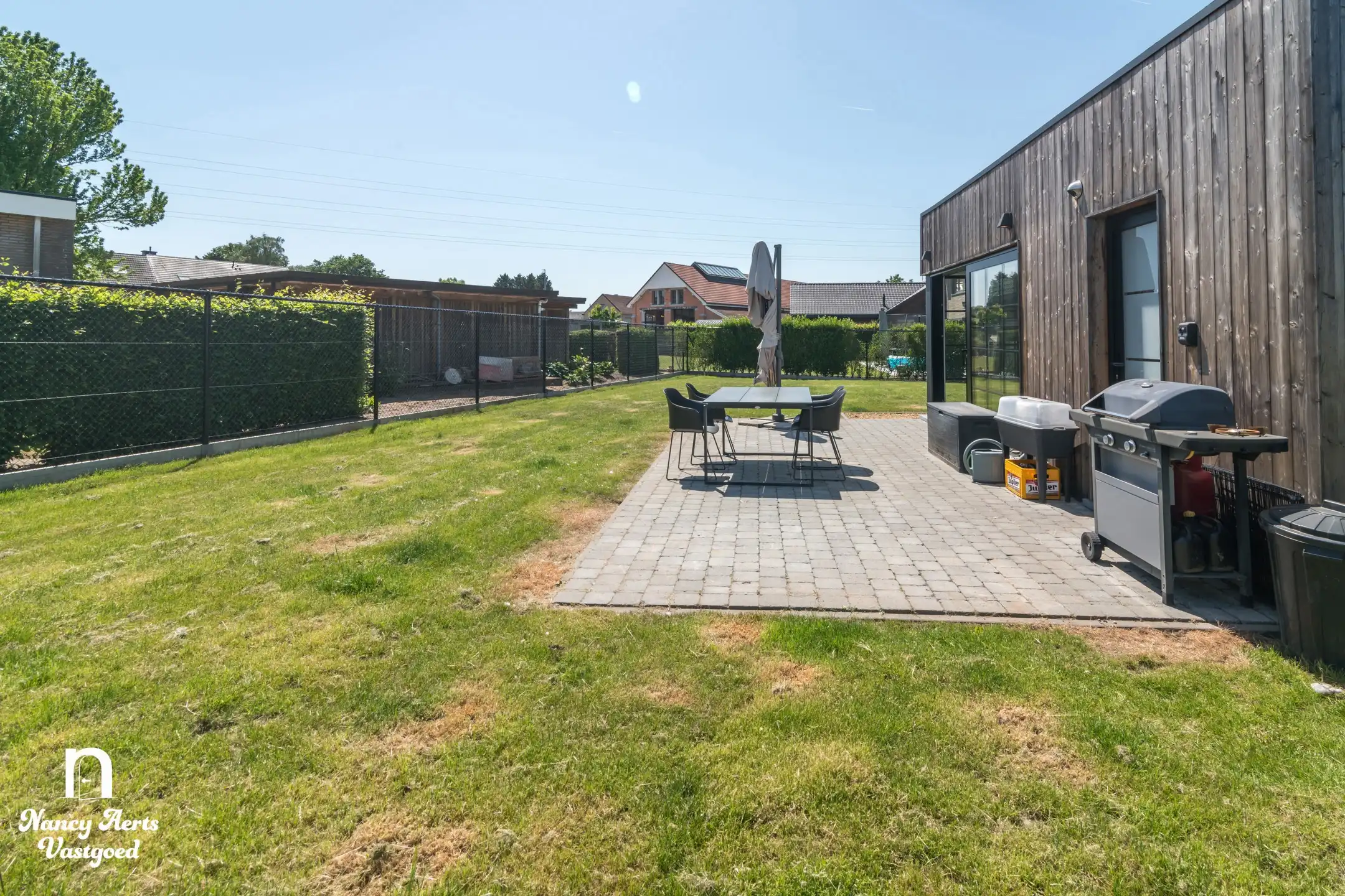 Lichtrijke en perfect afgewerkte woning op royaal perceel foto 6
