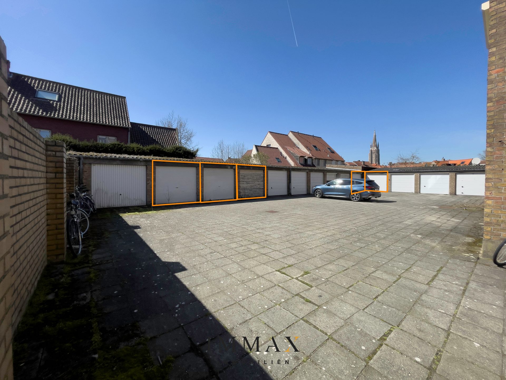 Gesloten garagebox in centrum Brugge foto {{pictureIndex}}