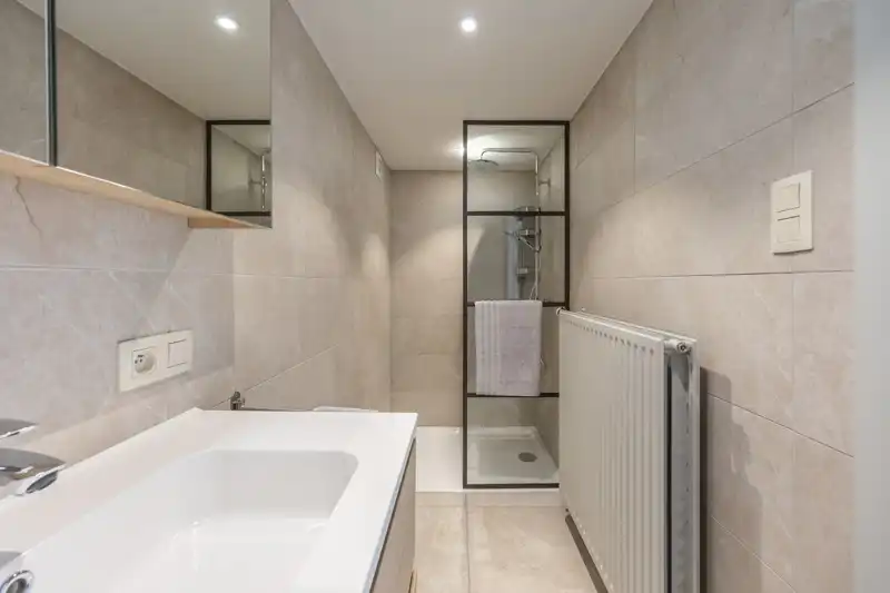 Smaakvol gerenoveerde woning met 3 slaapkamers en garage foto 14