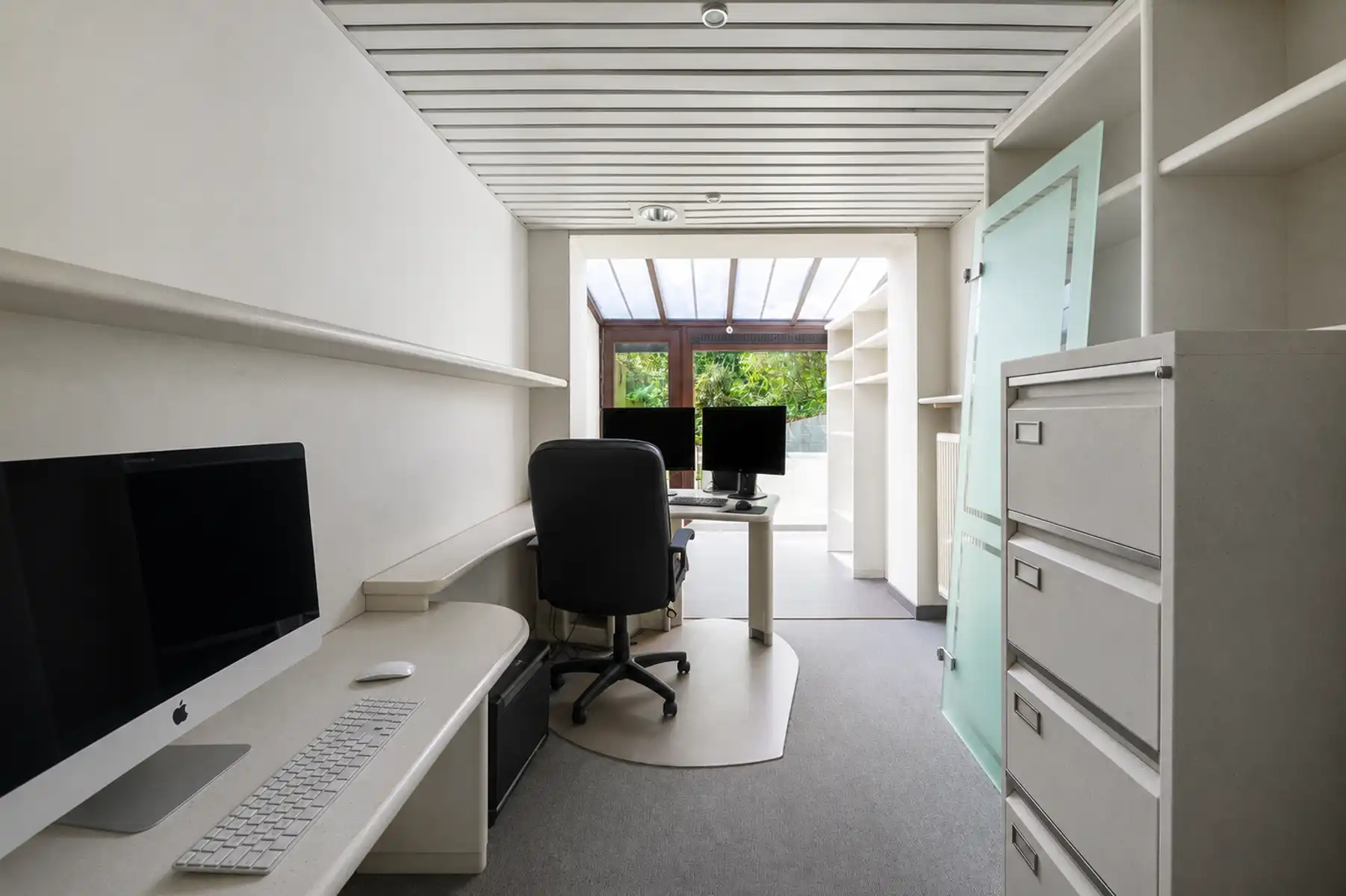 Modernistische villa op 9.957 m² met veel privacy foto 21