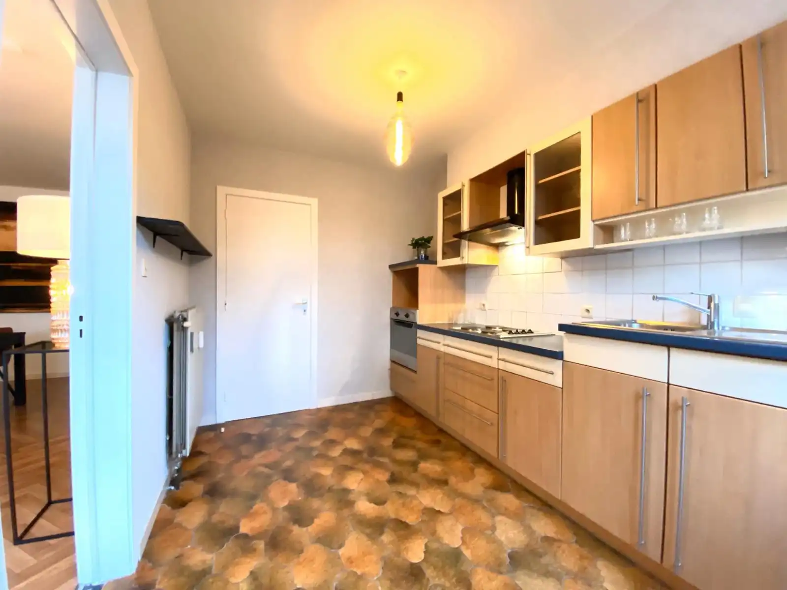 Instapklaar gelijkvloers appartement met garage ! foto 8