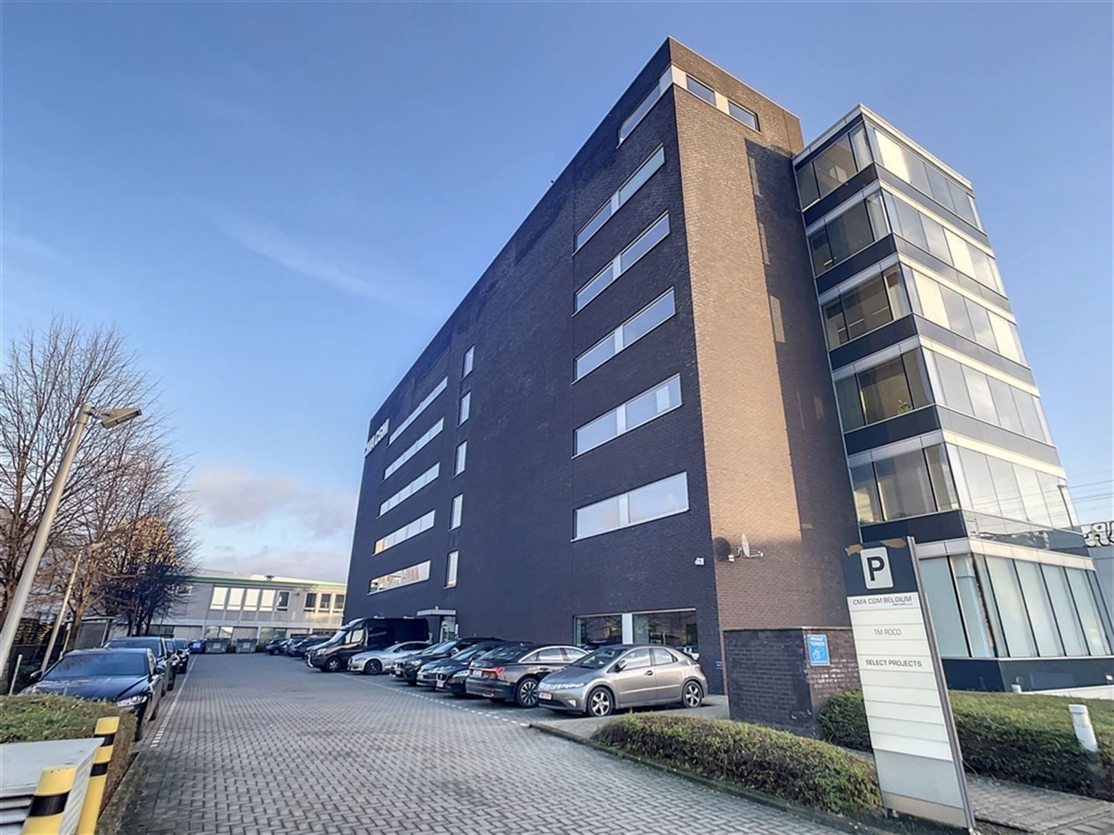 Hoogwaardig afgewerkt kantoorruimten vanaf 396 m² foto 2