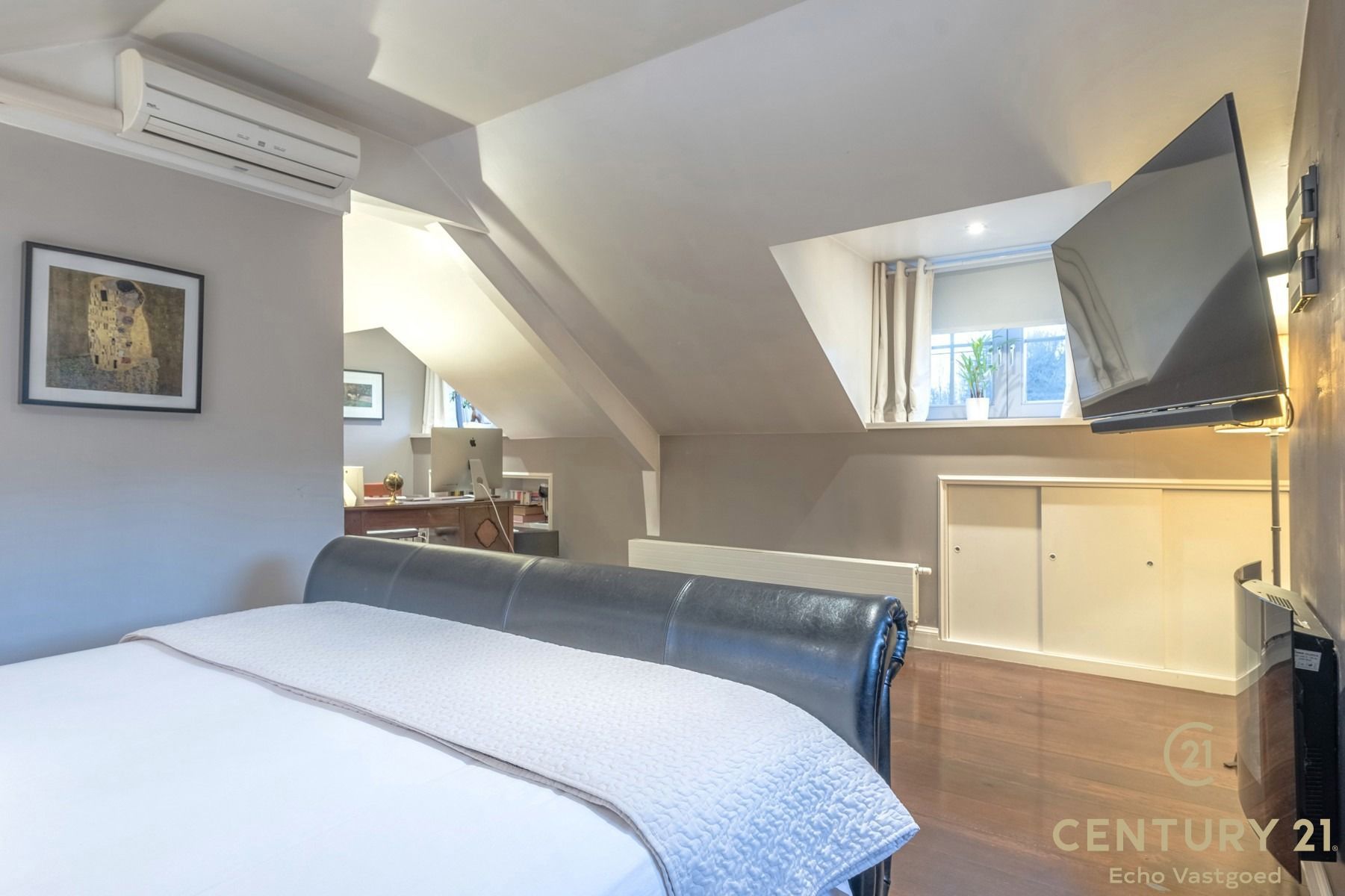 Villa met 5 slaapkamers, 3 badkamers en uniek groen uitzicht foto 23