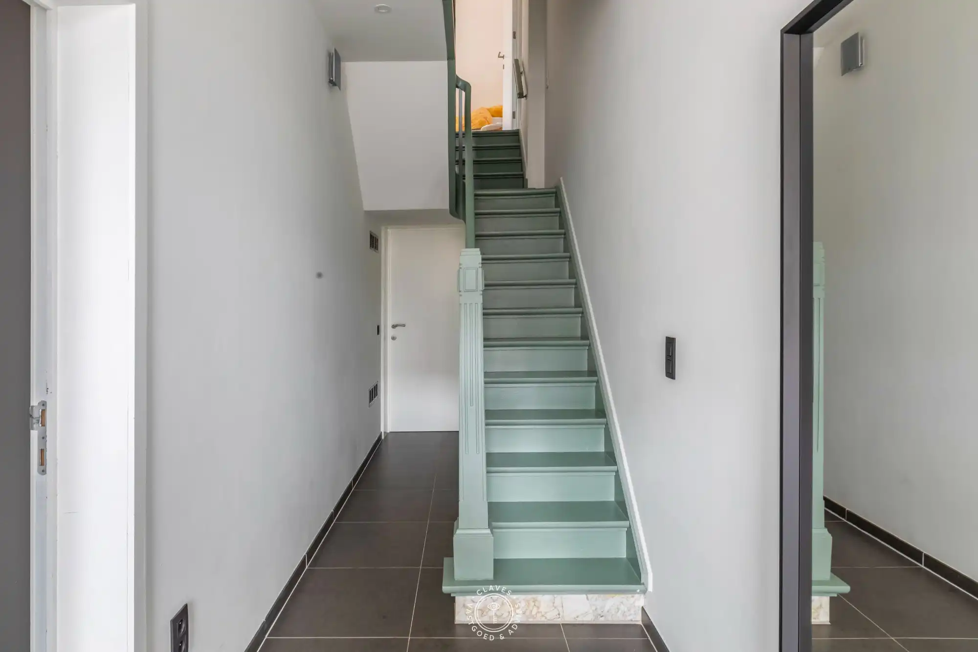 Verzorgde en gerenoveerde woning met zuidwest gerichte tuin foto 9