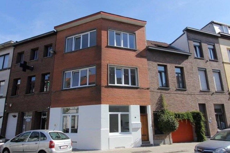 Trendy 1 slpk appartement met balkon foto 18