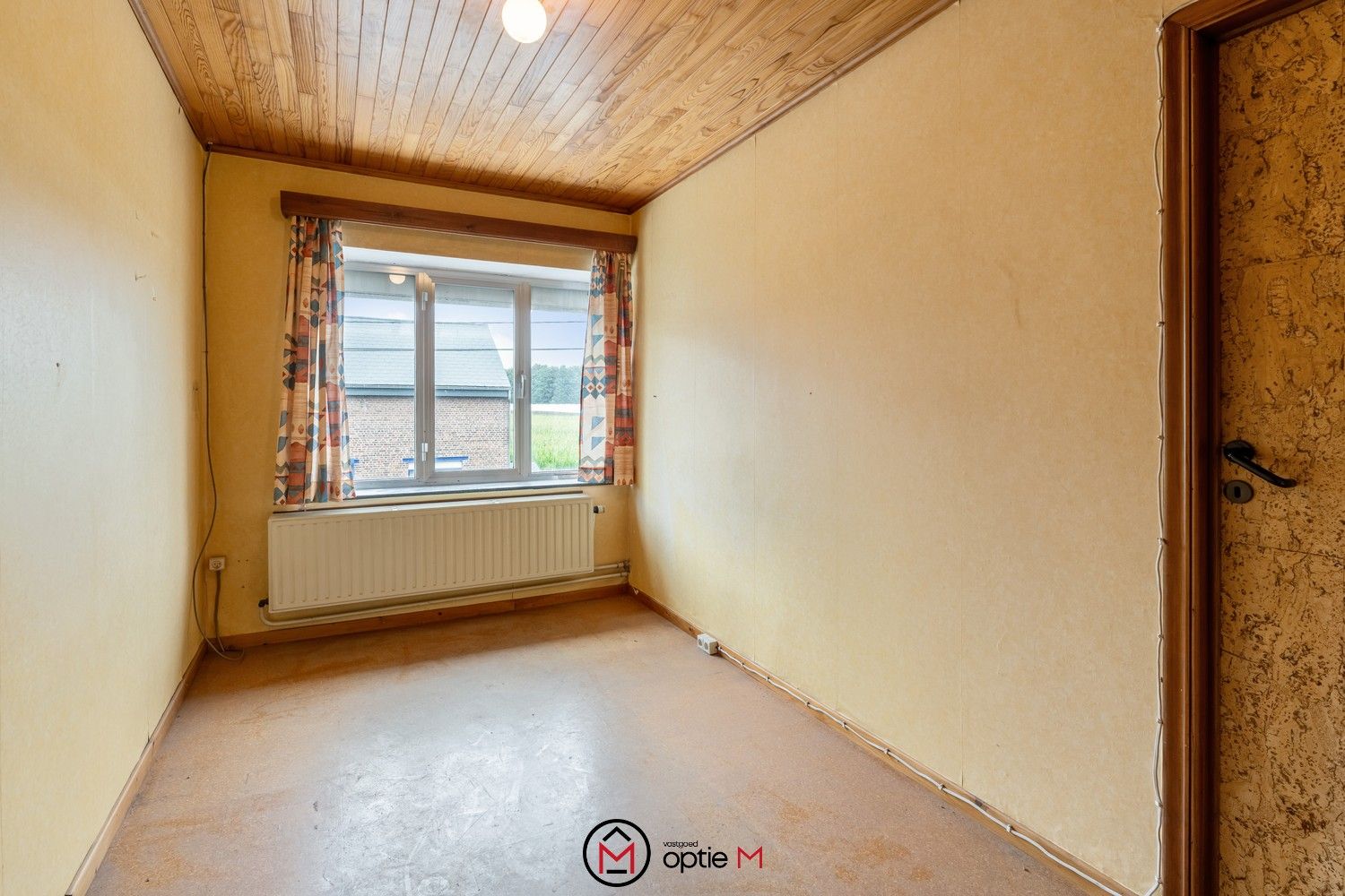 Te renoveren woning met zicht op uitgestrekte velden foto 17