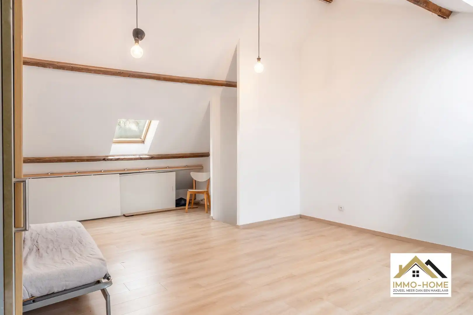 Lichtrijke halfopen bebouwing op toplocatie foto 24