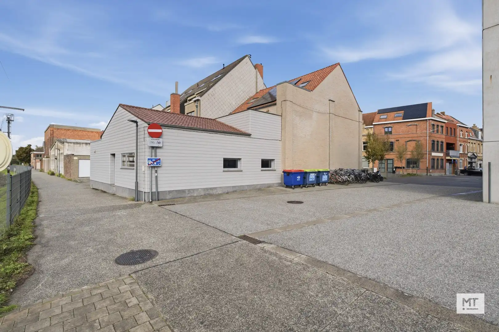 Bijzonder ruime herenwoning te koop in het centrum van Ieper foto 23