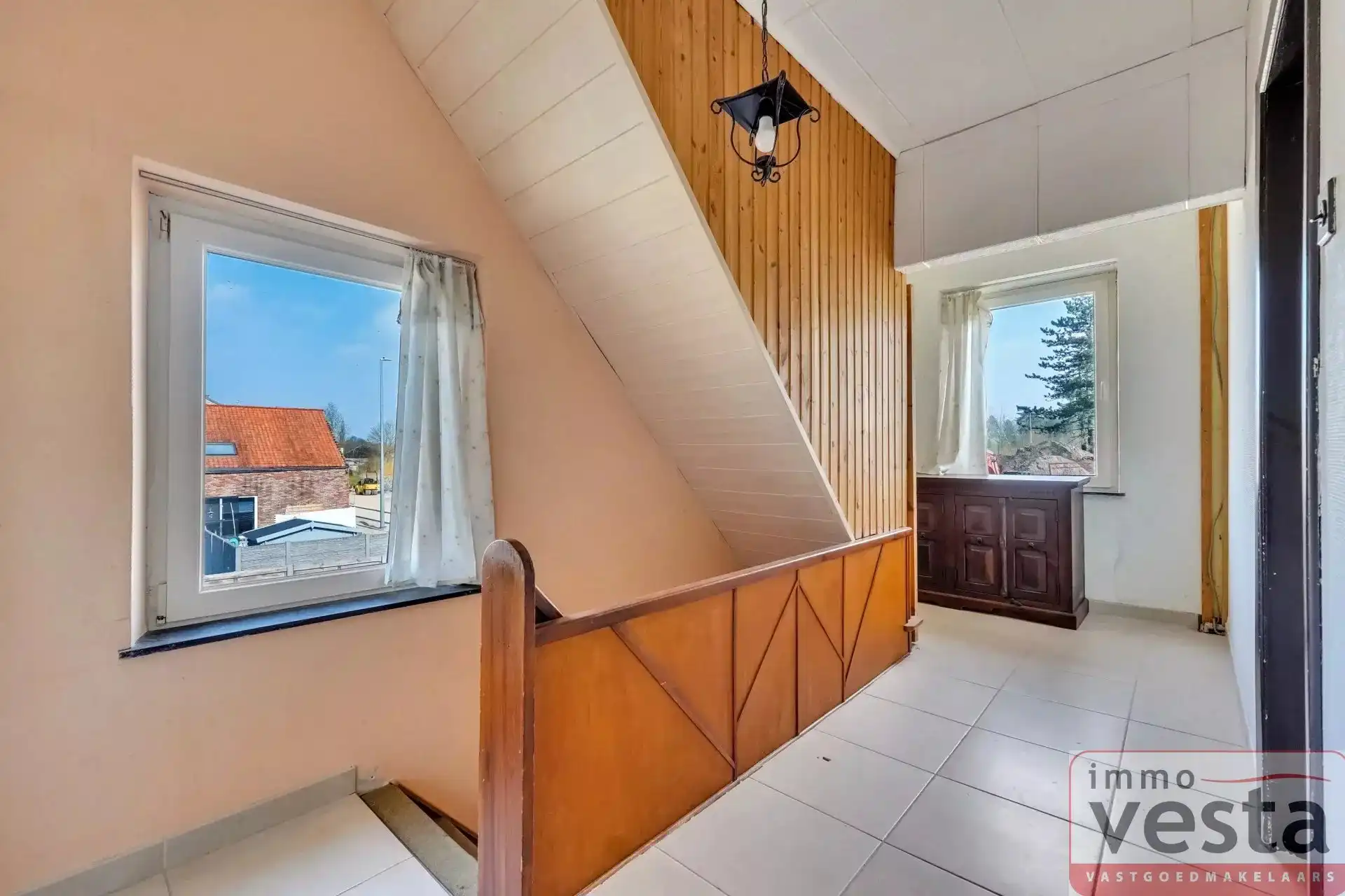 Ruime, op te knappen woning aan de stadsrand foto 12