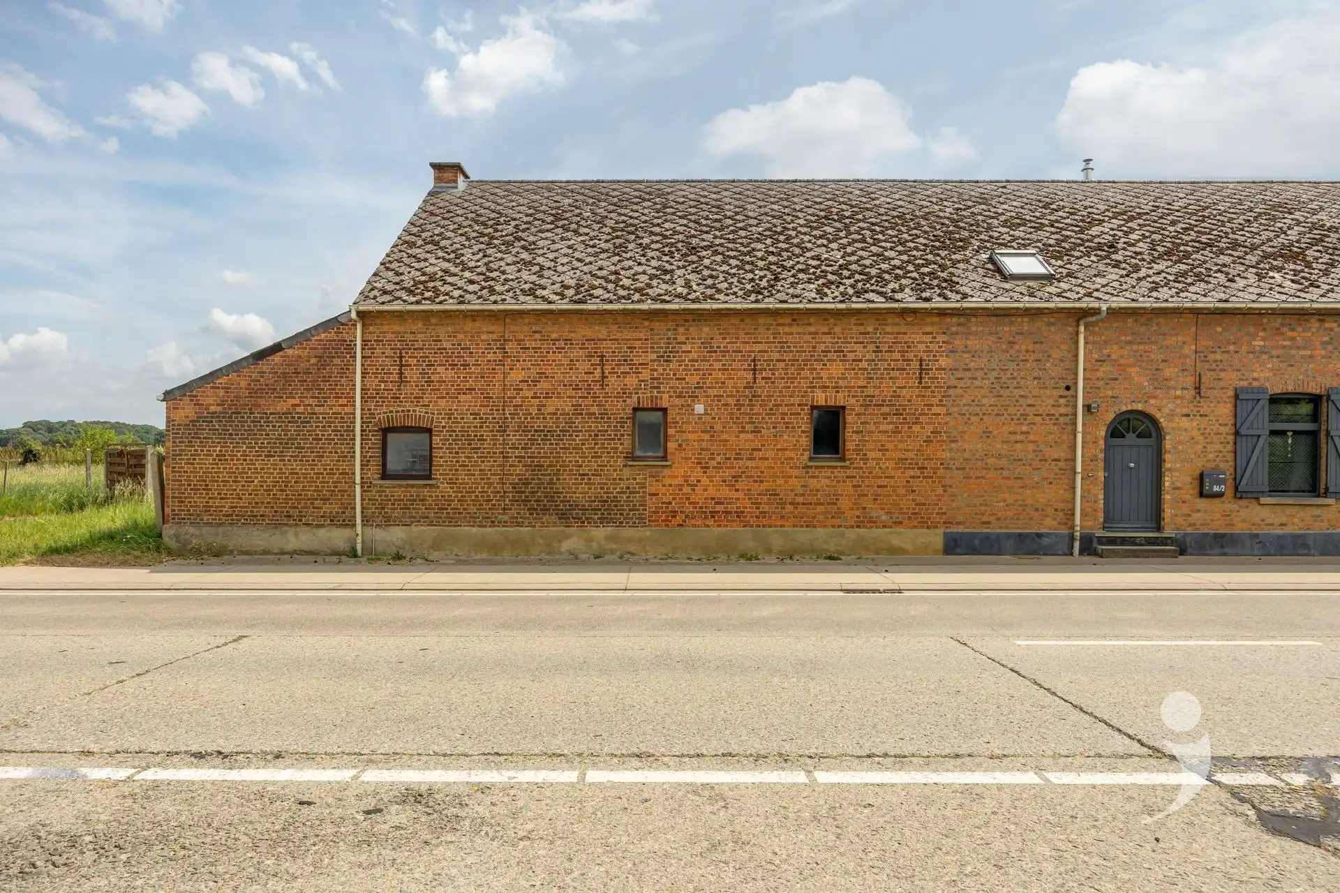 Te renoveren woning met veel potentiëel foto 31