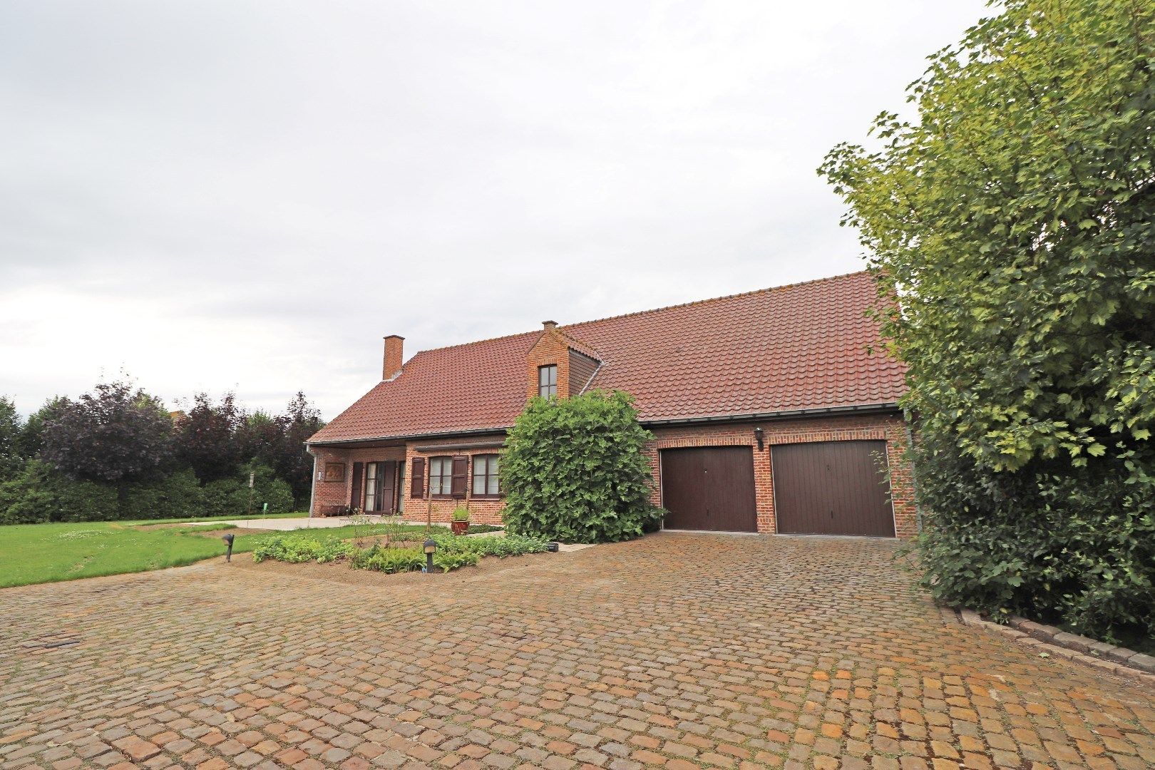 Landelijk gelegen woning op prachtig perceel! foto 2